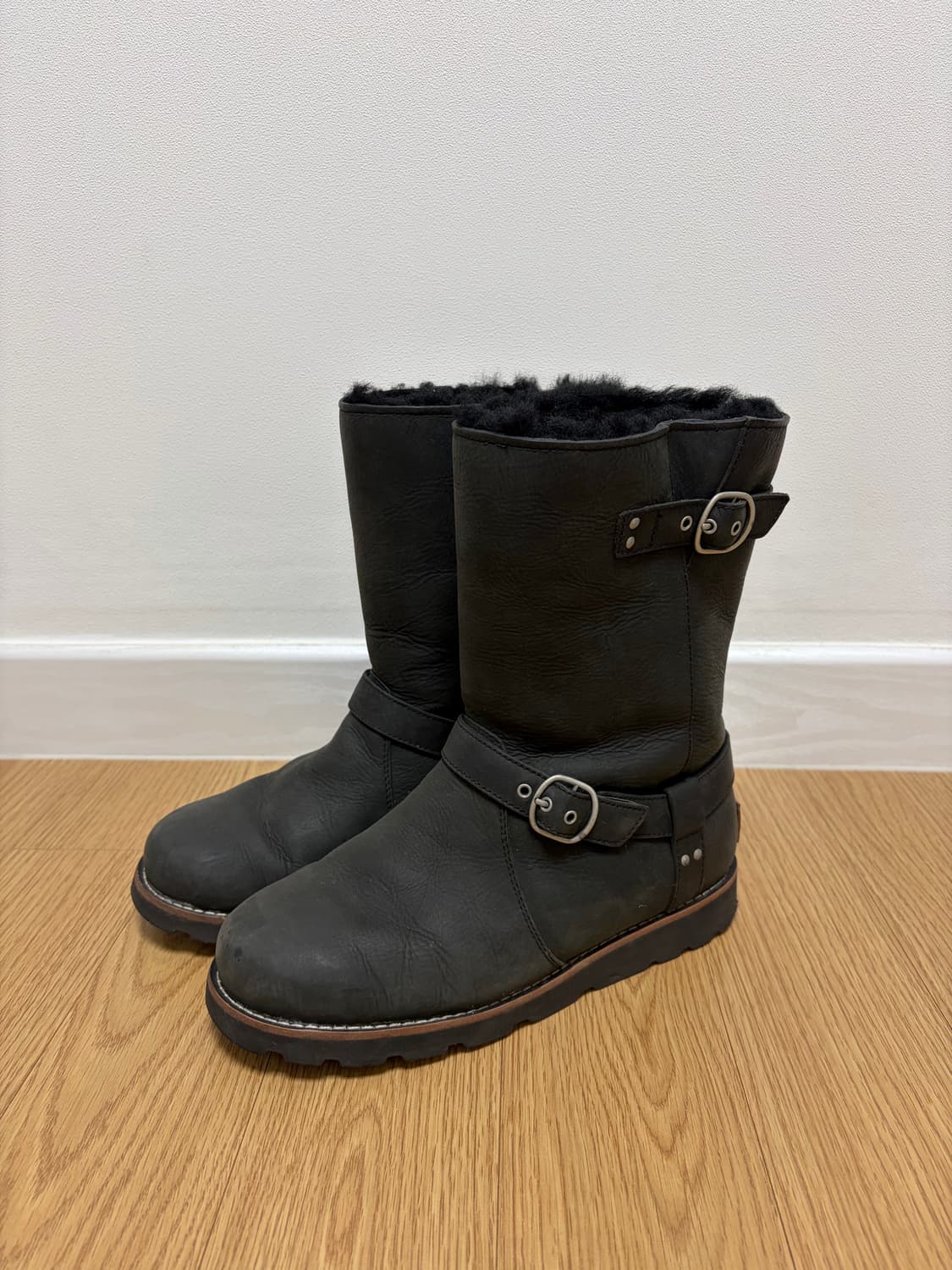 어그 레더 부츠 상품이미지1