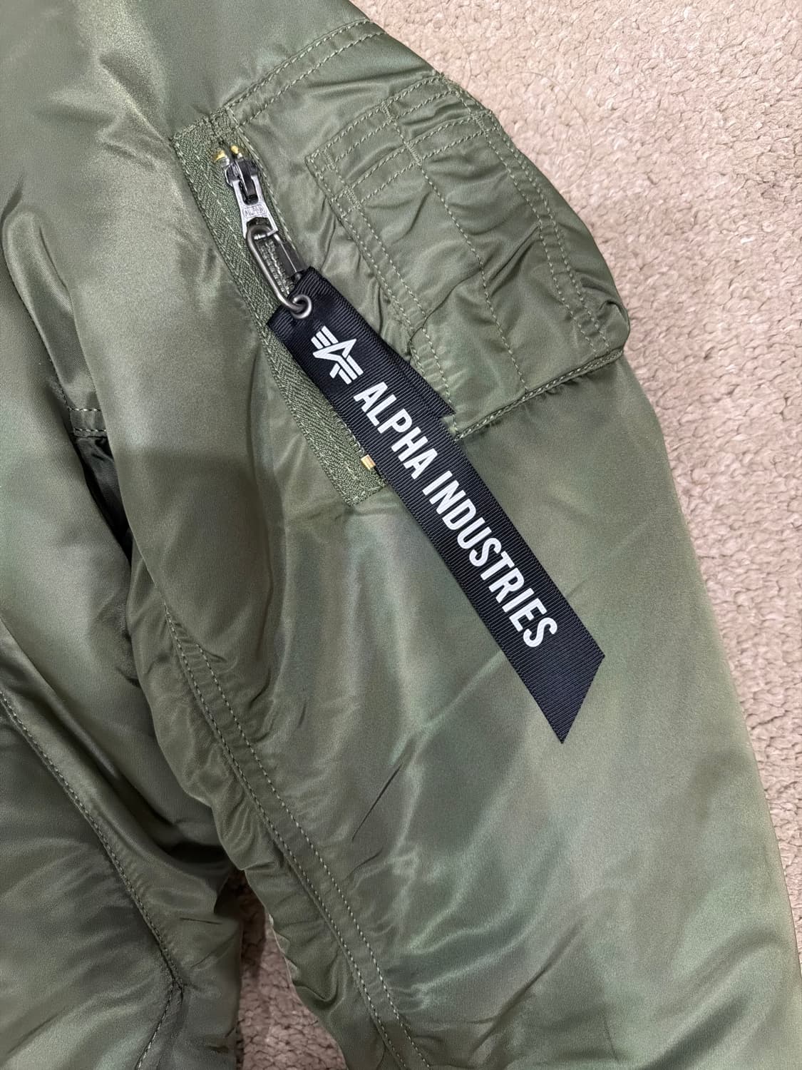 CDG x ALPHA INDUSTRIES MA1 (카키색 Large) 상품이미지2