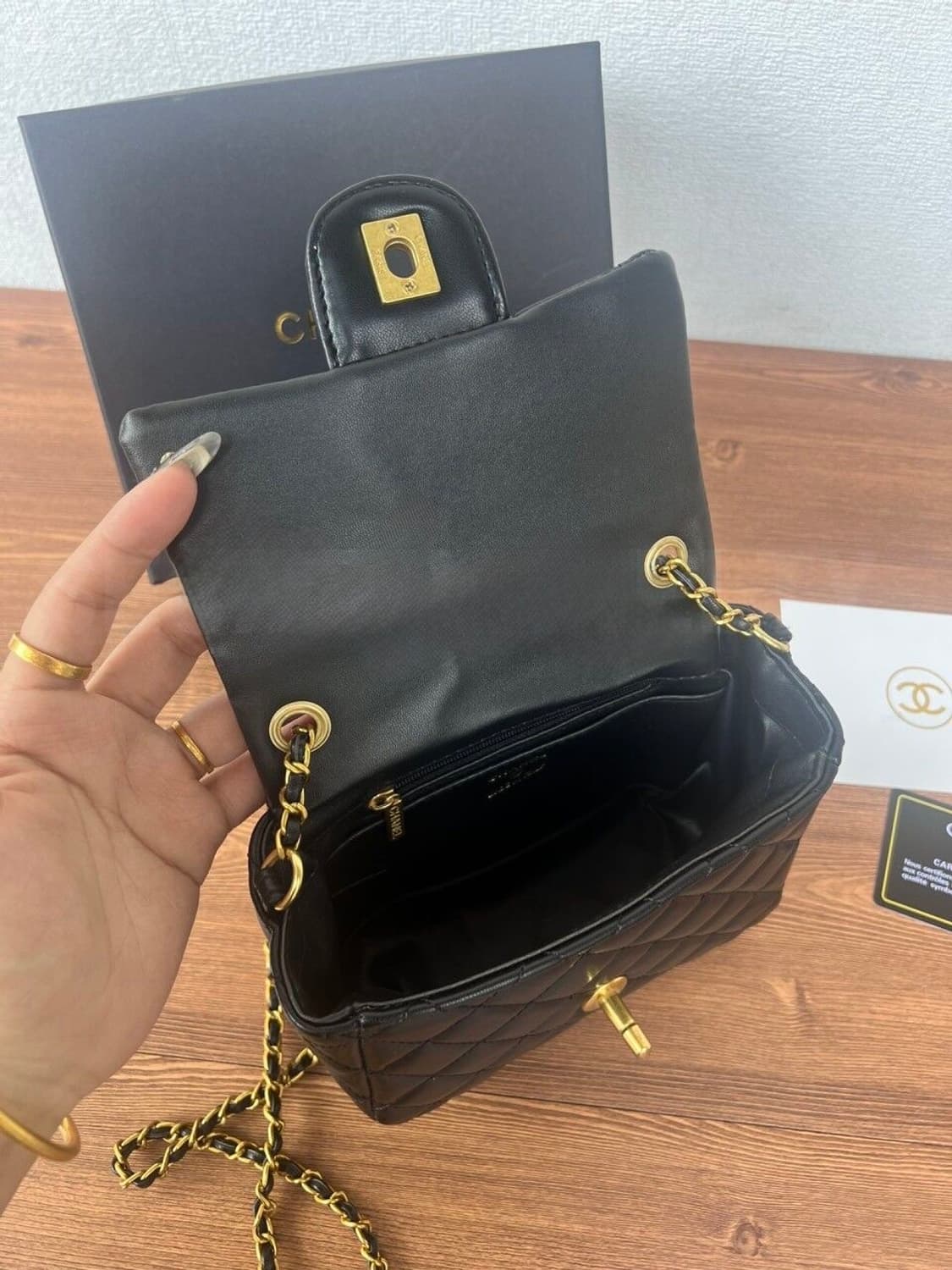 깜짝세일(새상품)정품 샤넬 VIP 기프트 노벨티 골든볼 크로스백 한정판 상품이미지4