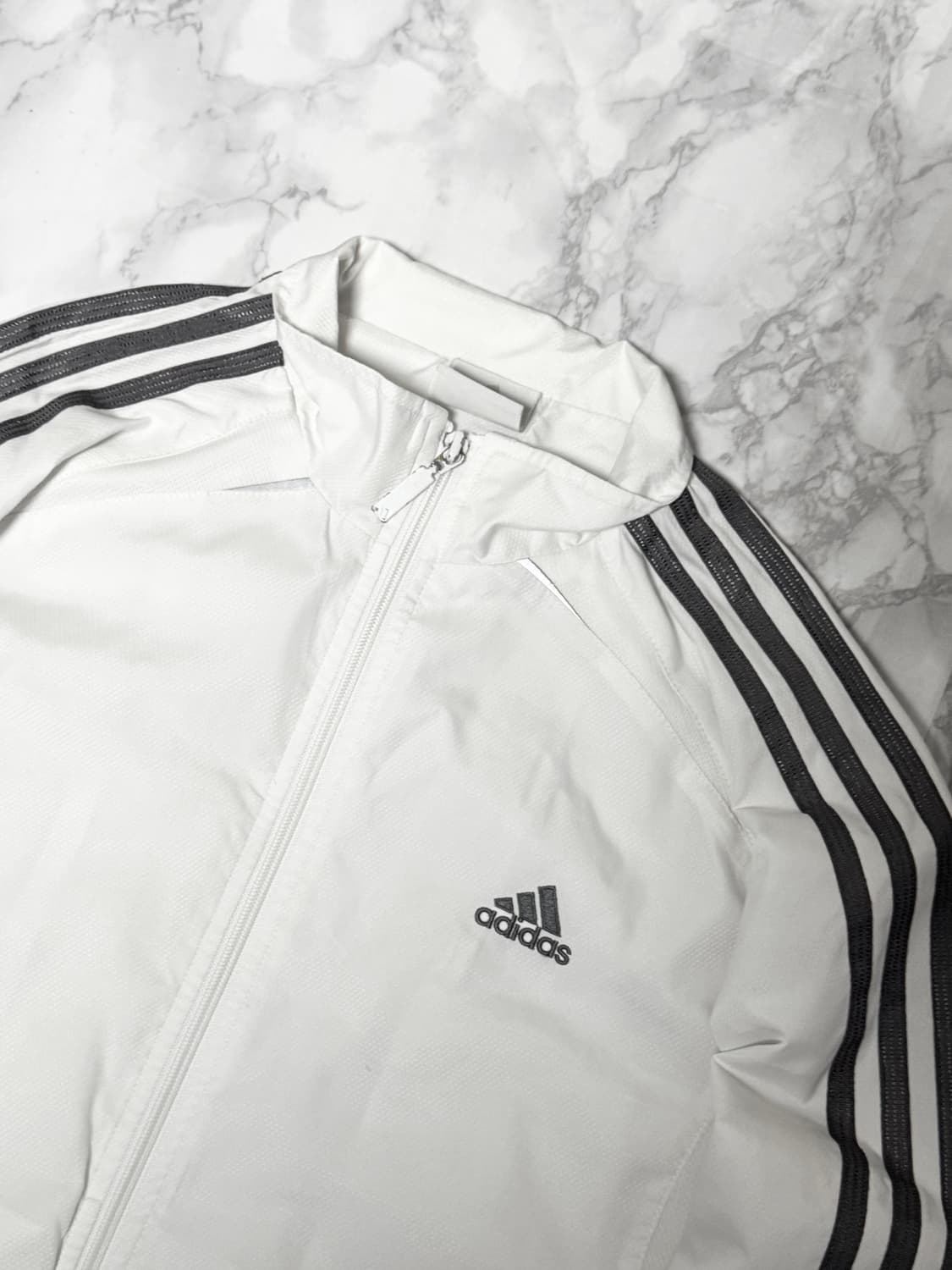 아디다스 화이트x실버 스티치 바람막이 자켓 상품이미지2