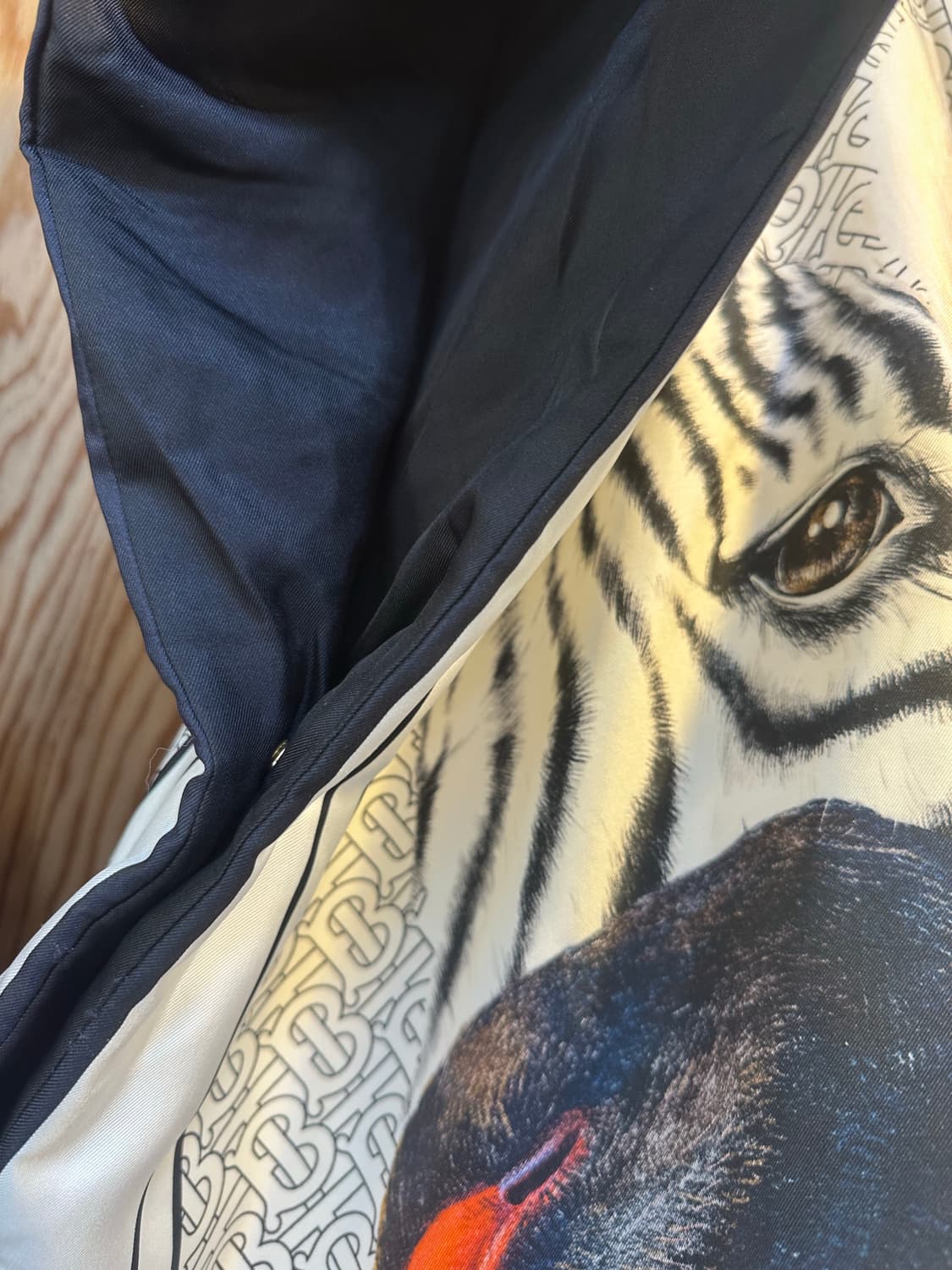 버버리 클라우디아 실크 케이프 상품이미지7