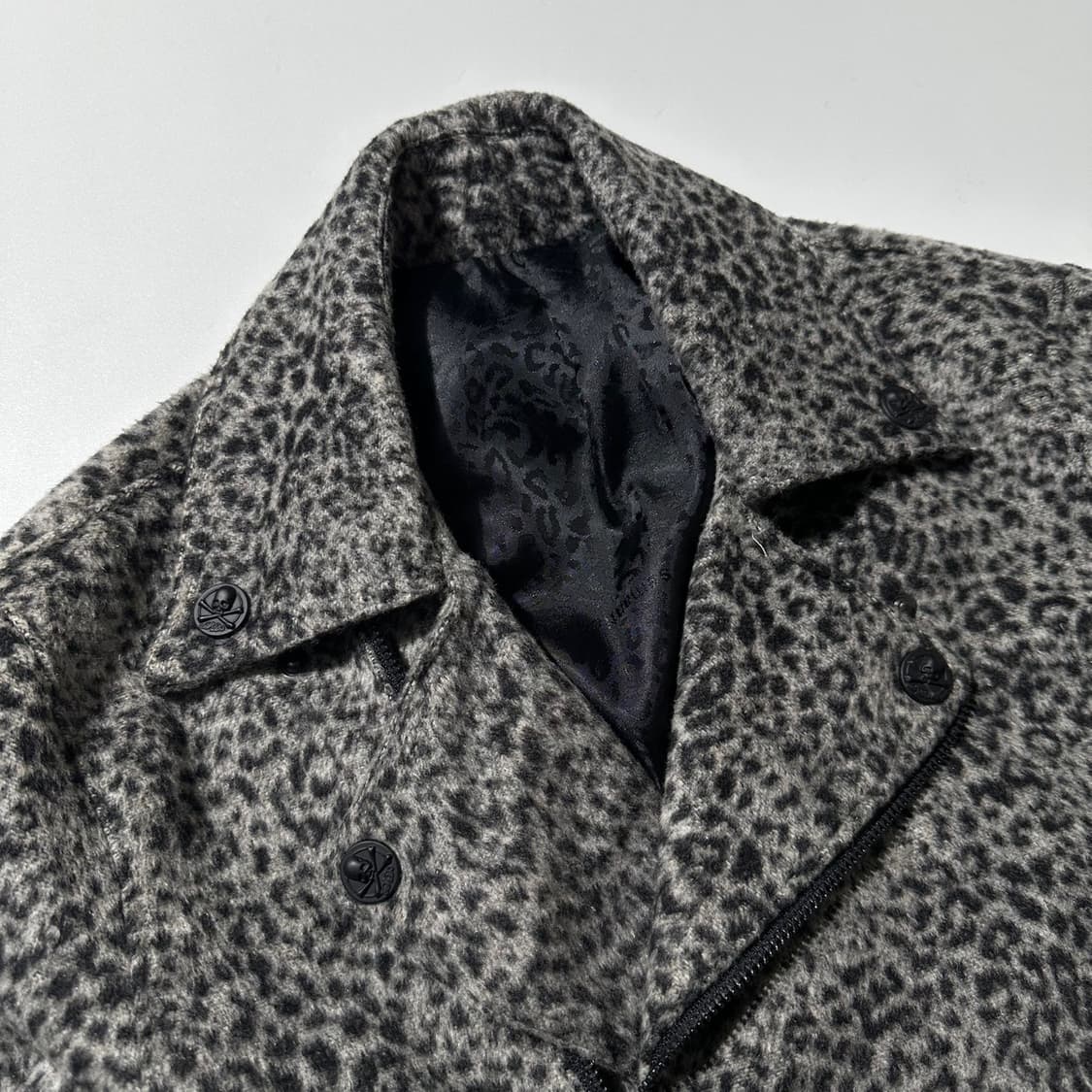 로엔 x 세만틱디자인 레오파드 라이더 자켓 상품이미지4
