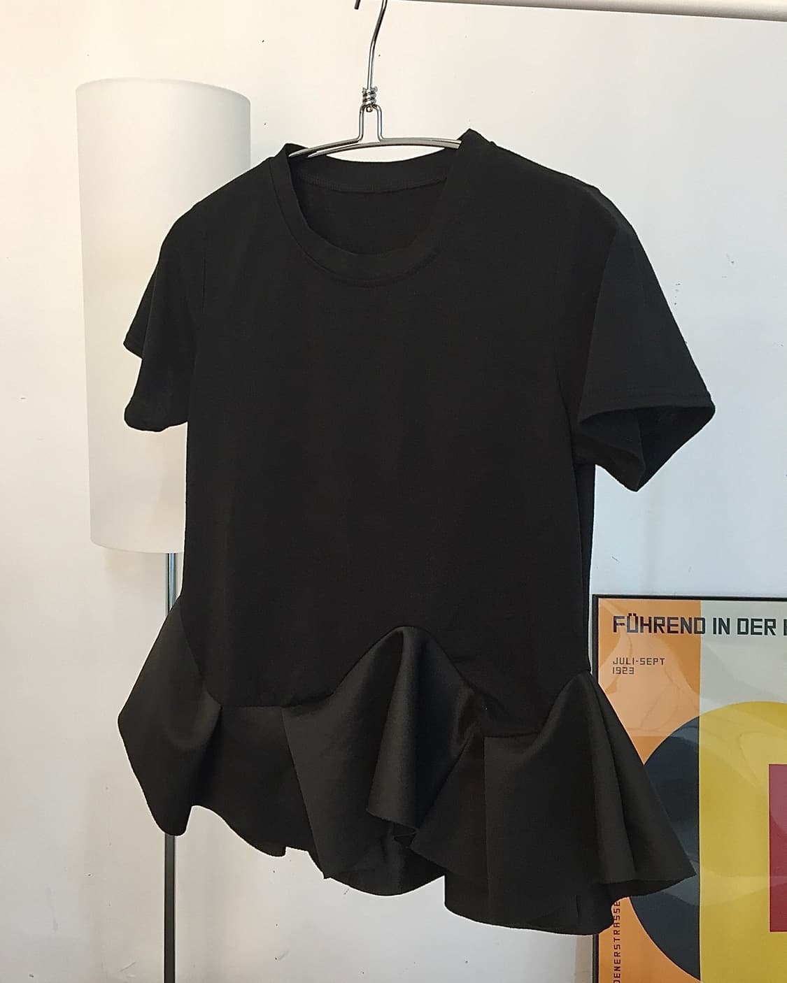 Black Ruffle Hem T-Shirt 상품이미지4