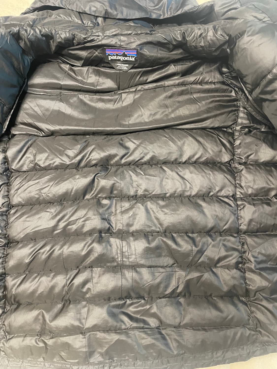 파타고니아 다운스웨터 후드 패딩 블랙  상품이미지3