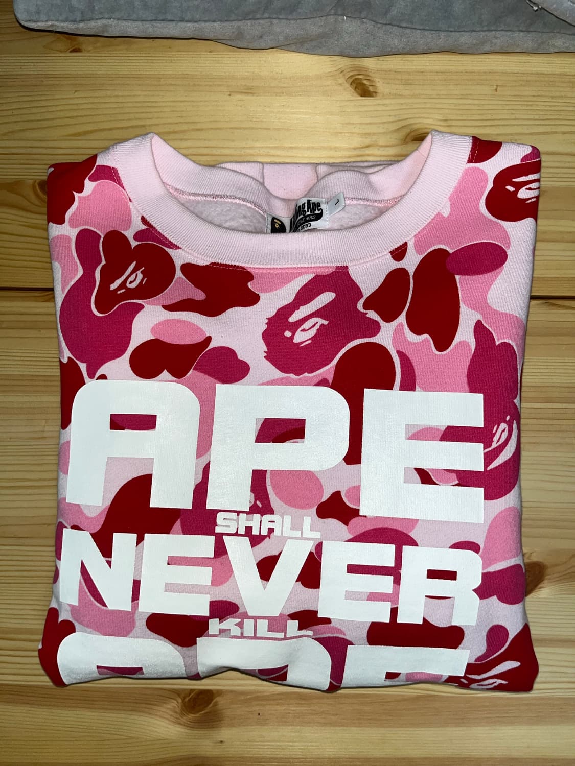 베이프 ASNKA 핑크 맨투맨 상품이미지1