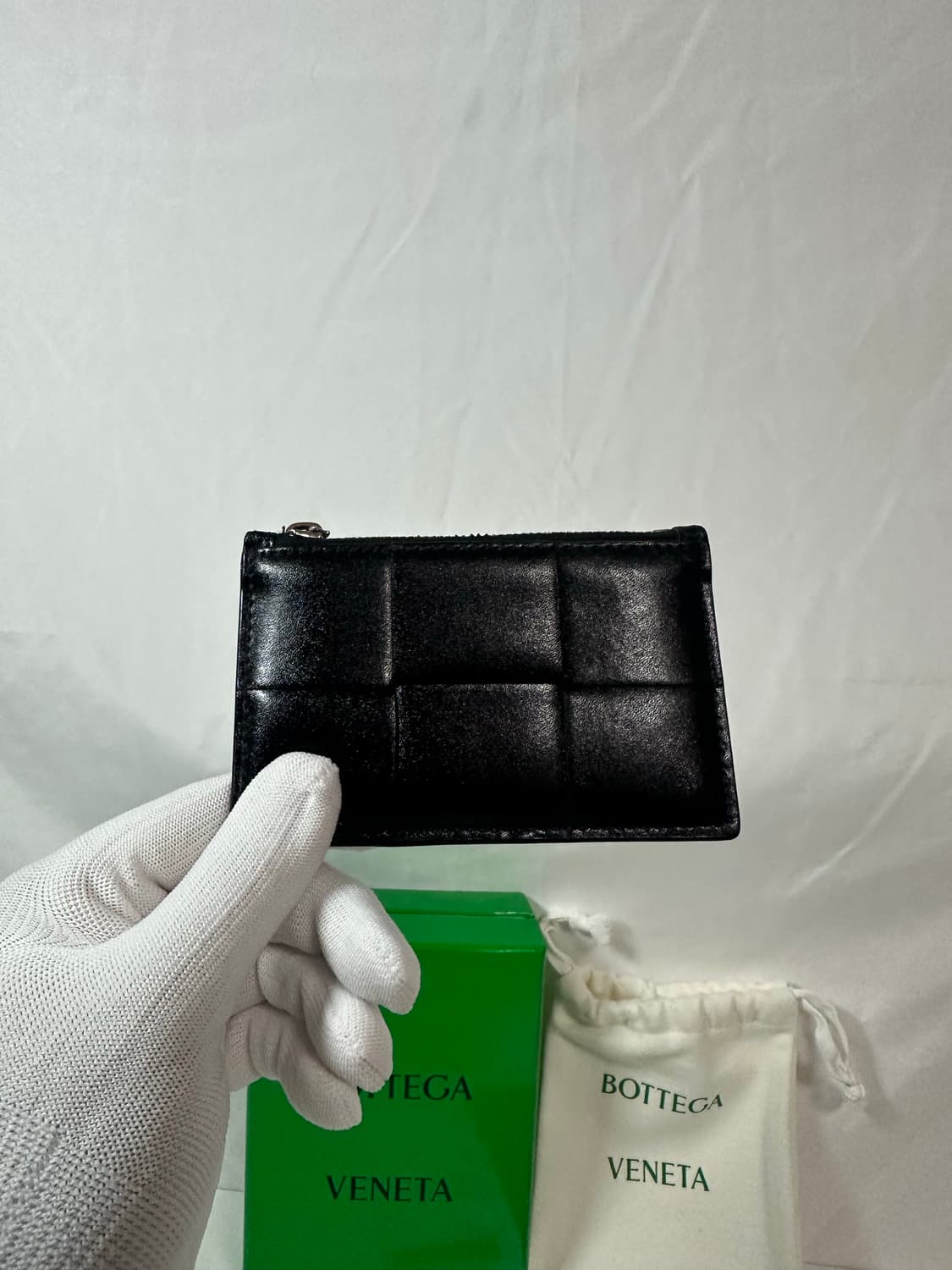 보테가베네타 지퍼 카드지갑 블랙 (OS) 상품이미지2