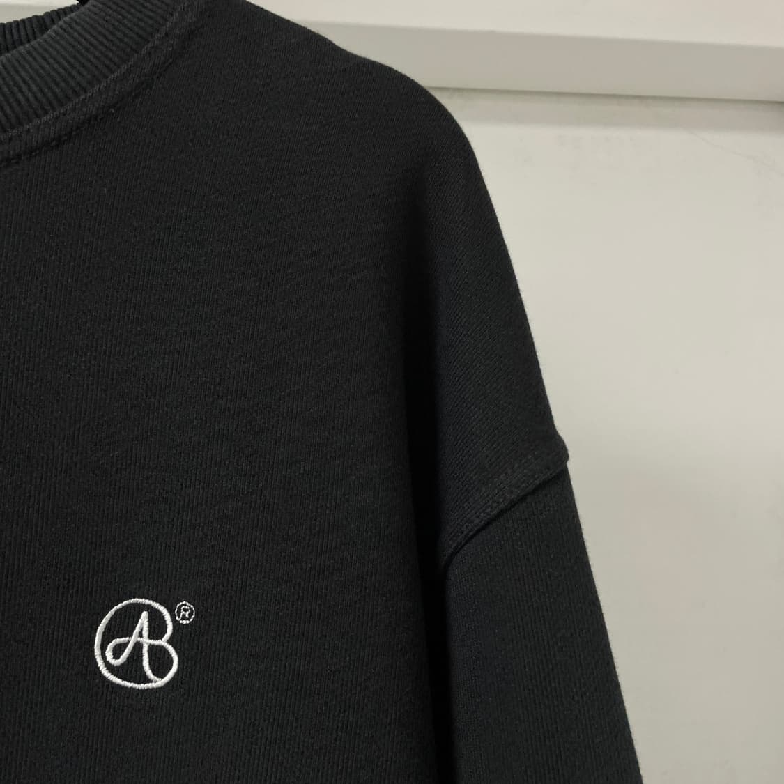 앤더슨벨 블랙 맨투맨 L 상품이미지4