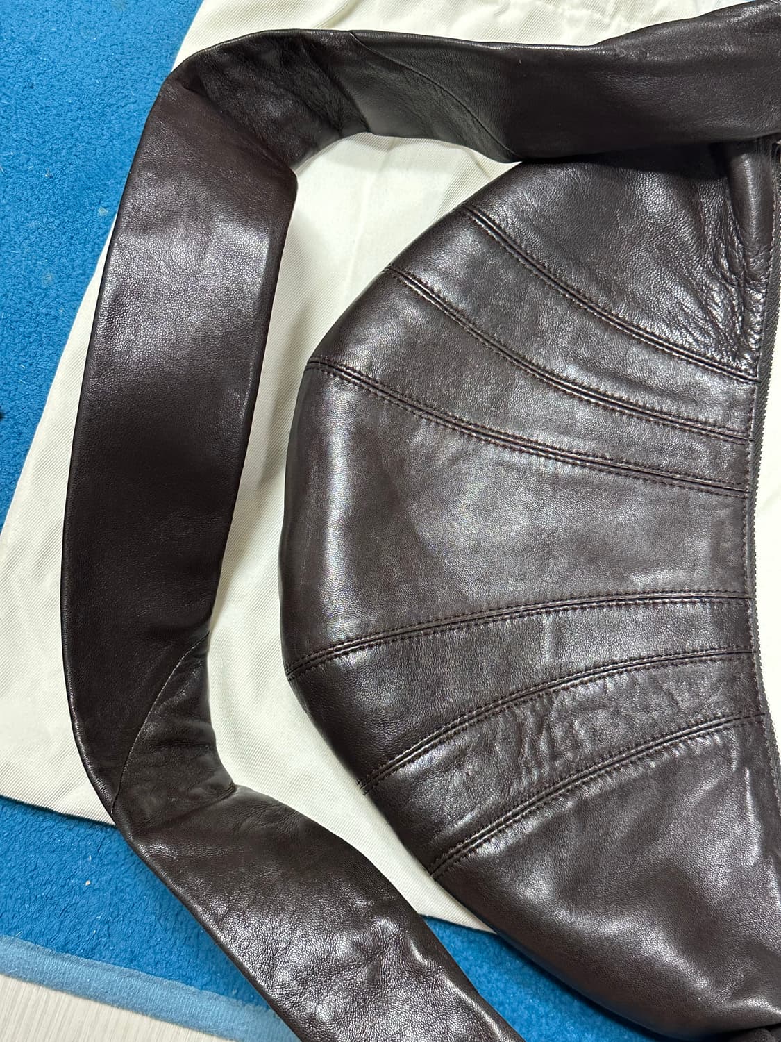 르메르 크루아상 레더 다크초코 상품이미지3