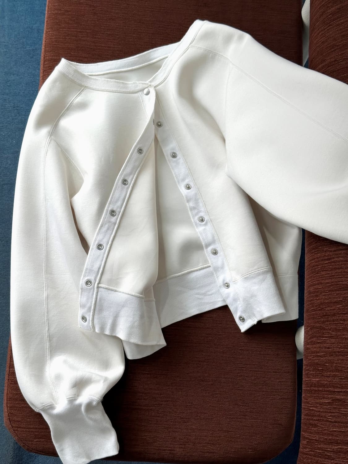 Poly rayon crew neck cropped cardigan 상품이미지1