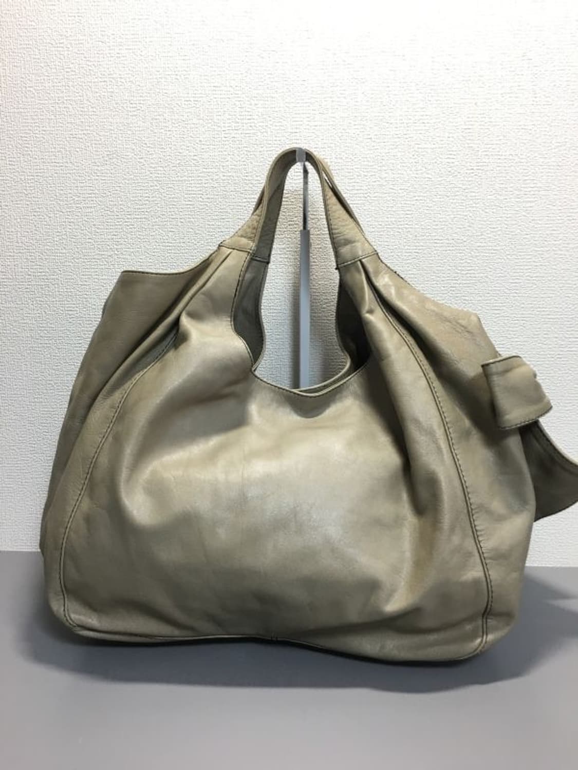발렌티노 보우 레더 토트백 상품이미지2