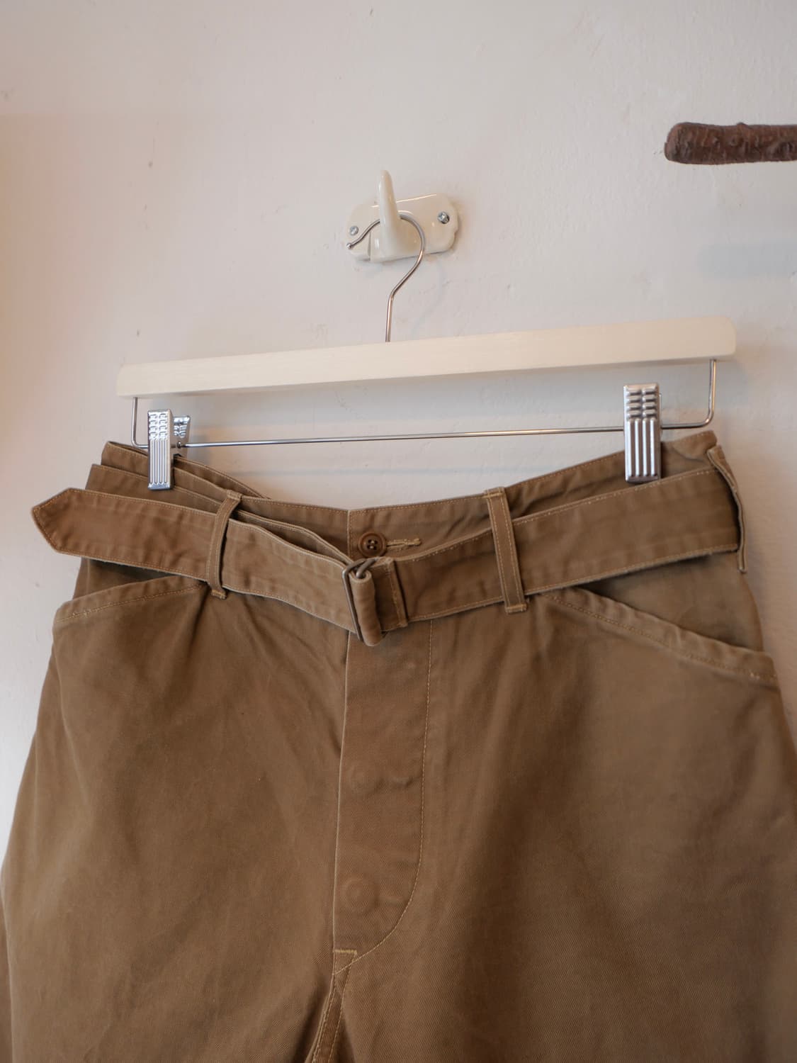 코모리 벨티드 팬츠 상품이미지3