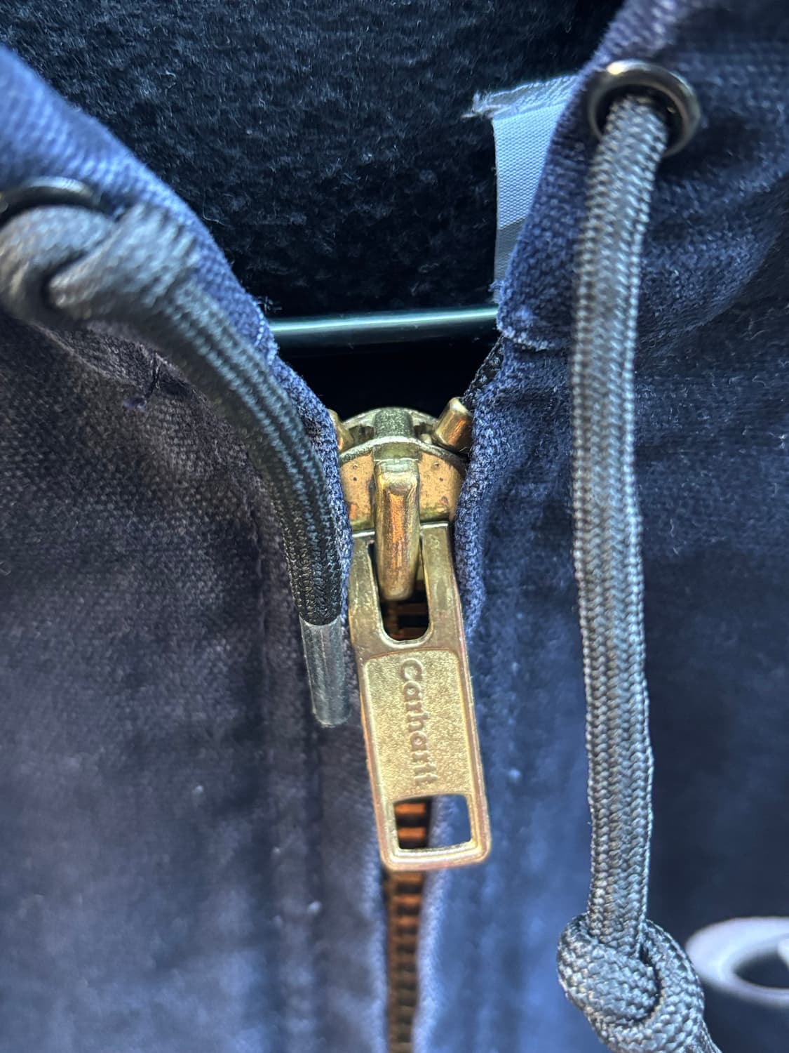 칼하트 j130 덕 액티브 자켓 앞뒤판 자수 상품이미지3