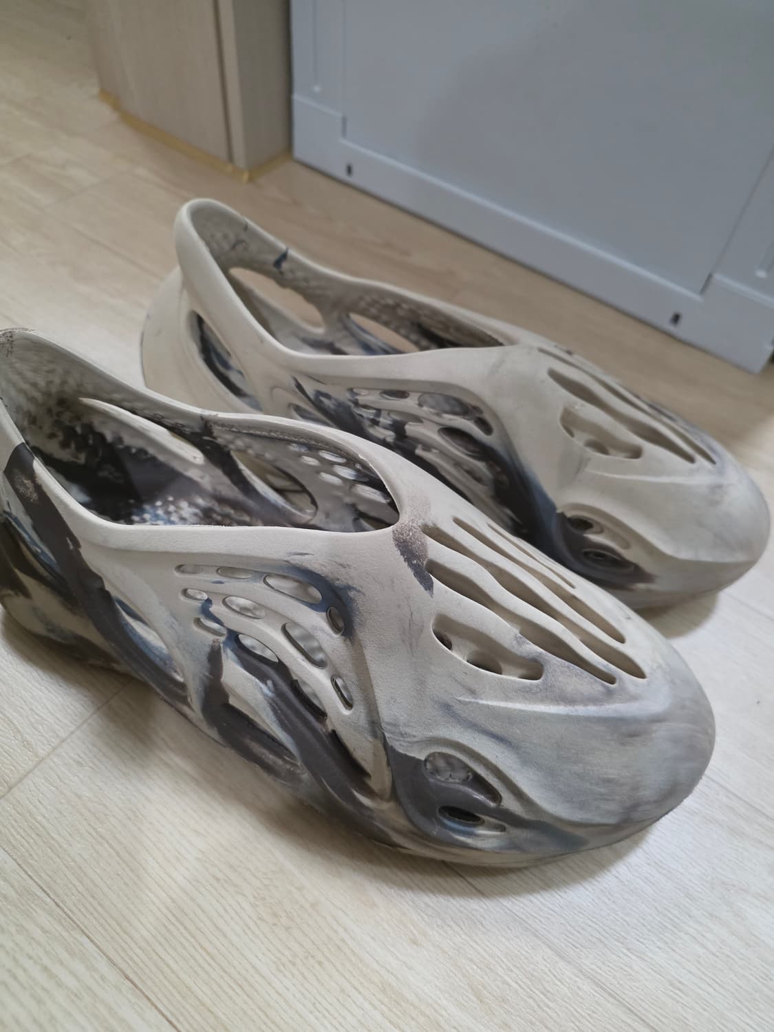 아디다스 이지 폼 러너 275 상품이미지1