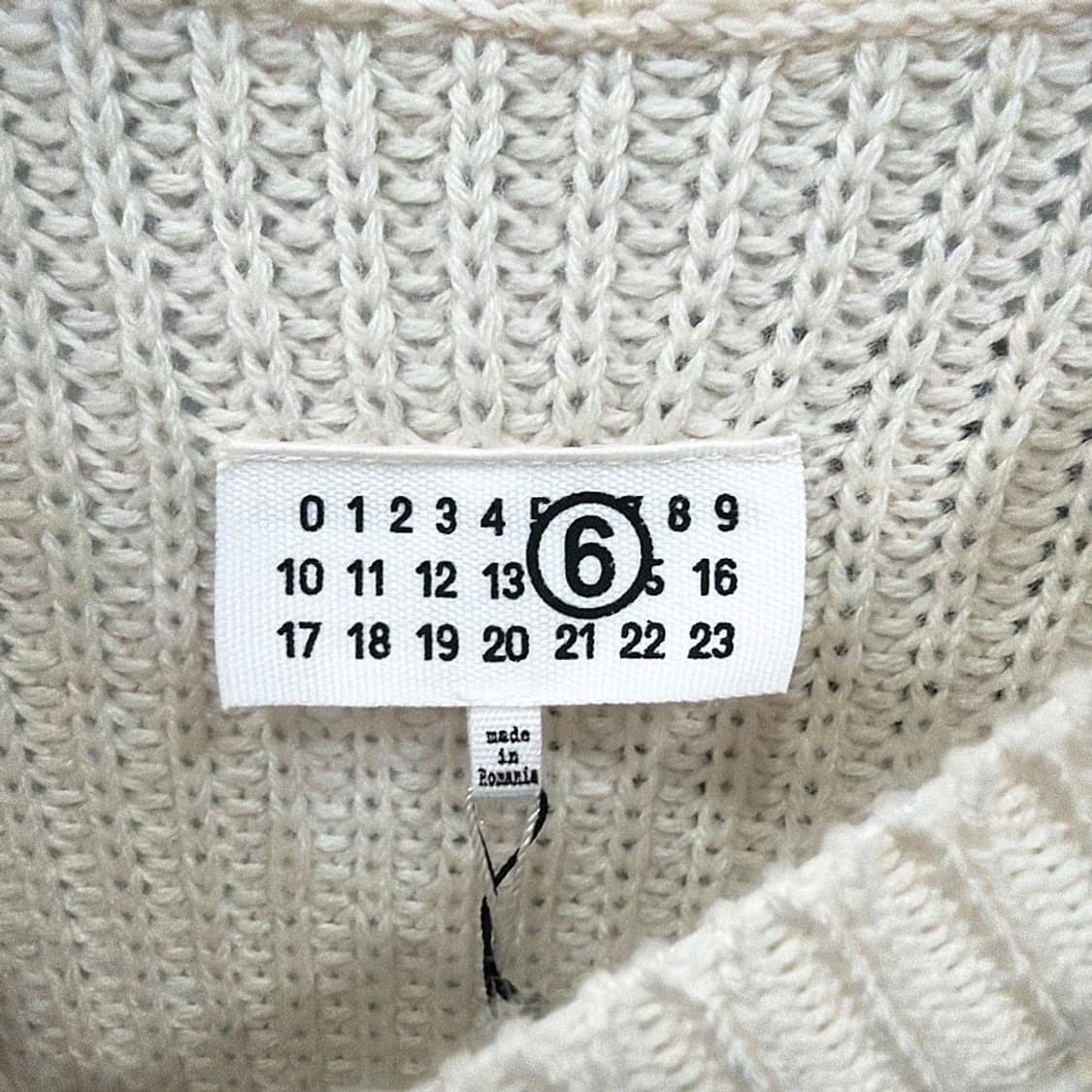 (정품/새상품) 마르지엘라 공용 오프화이트 데미지 레이어드 니트 상품이미지3