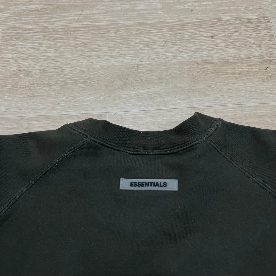 피어오브갓 에센셜 빅로고 프린팅 맨투맨 티셔츠 [다크 카키] M/95 상품이미지6