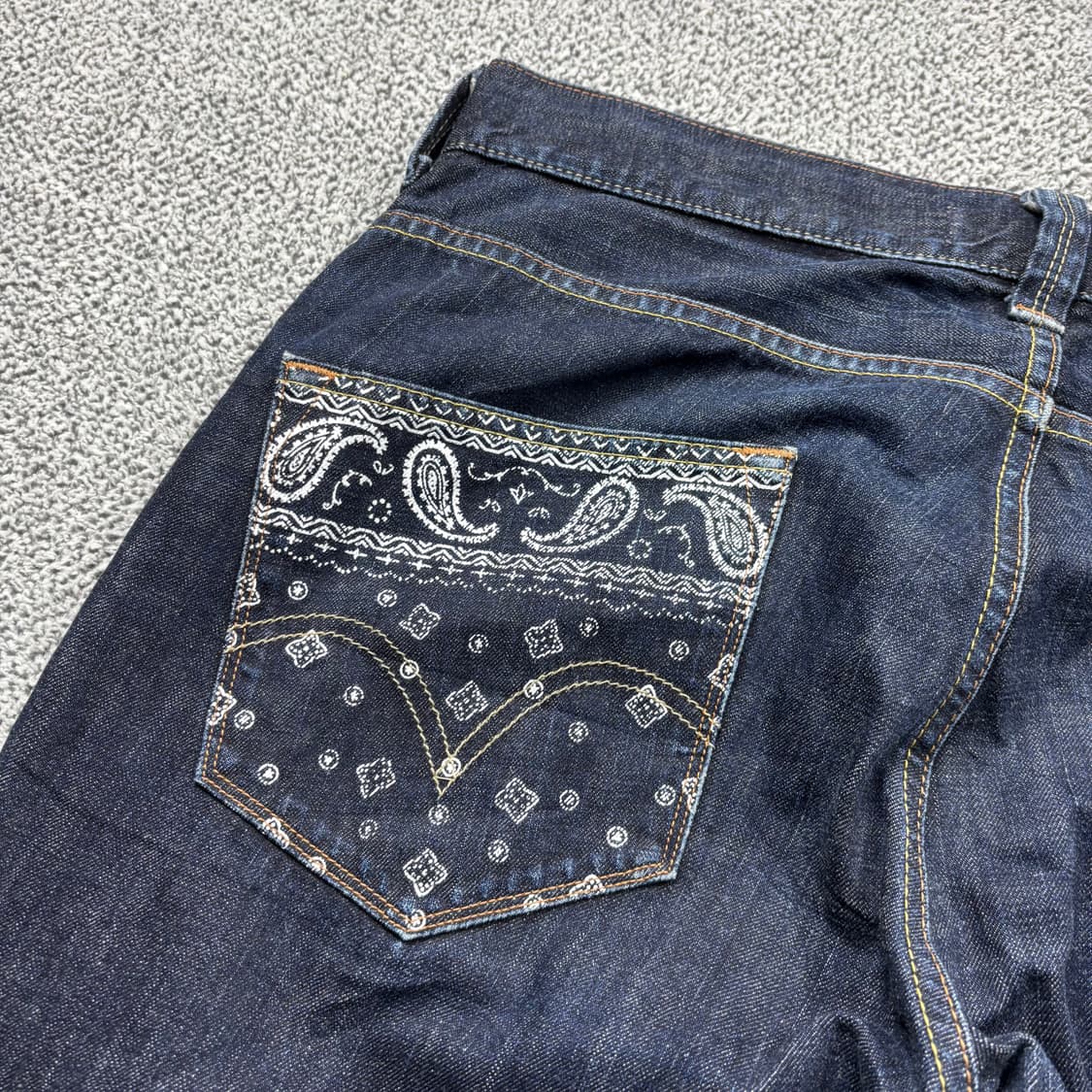 리바이스 504 페이즐리 포켓 디테일 스트레이트 핏 데님 팬츠 상품이미지4