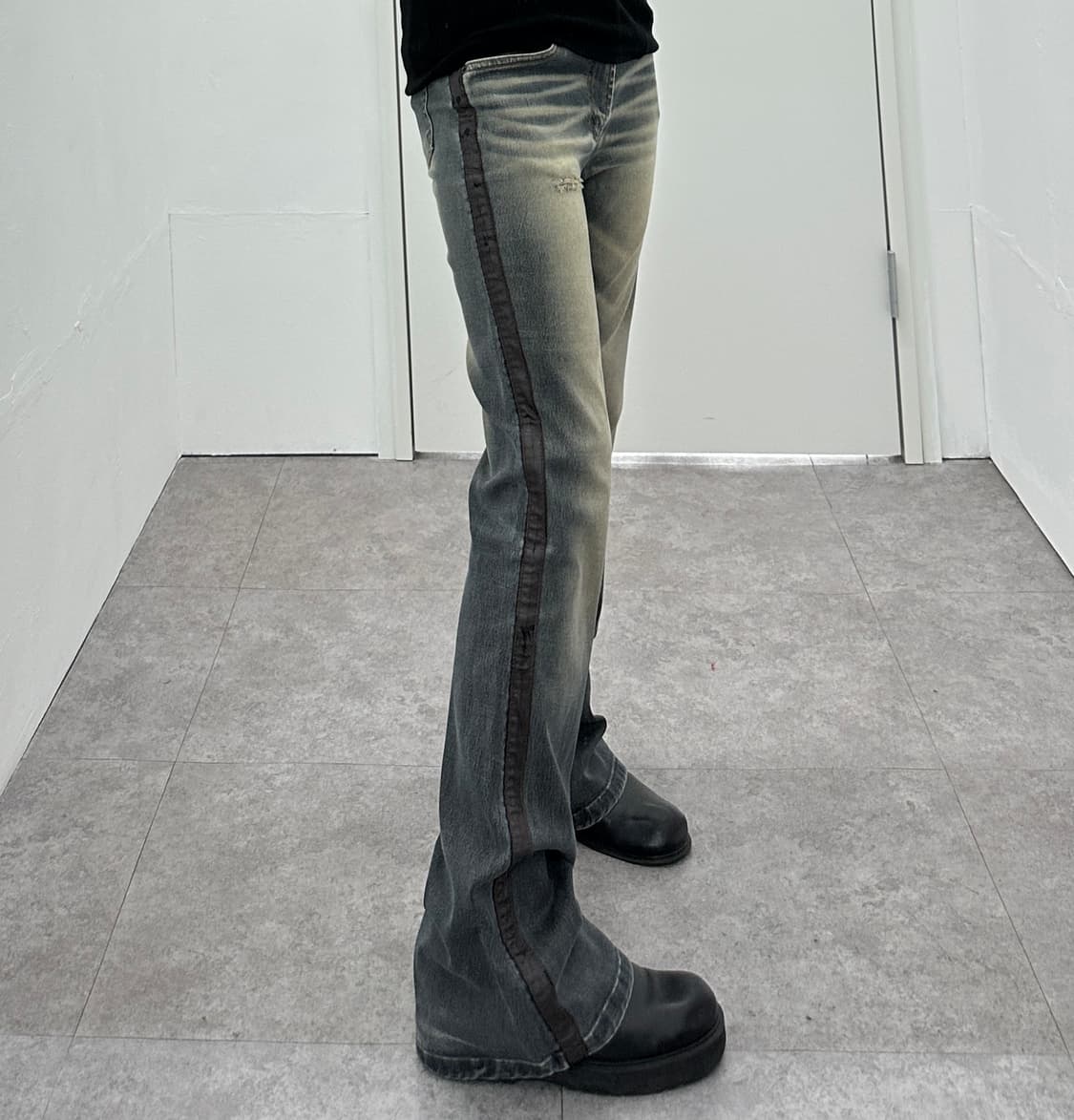 INTERFLOW side leather denim flare pants 상품이미지9