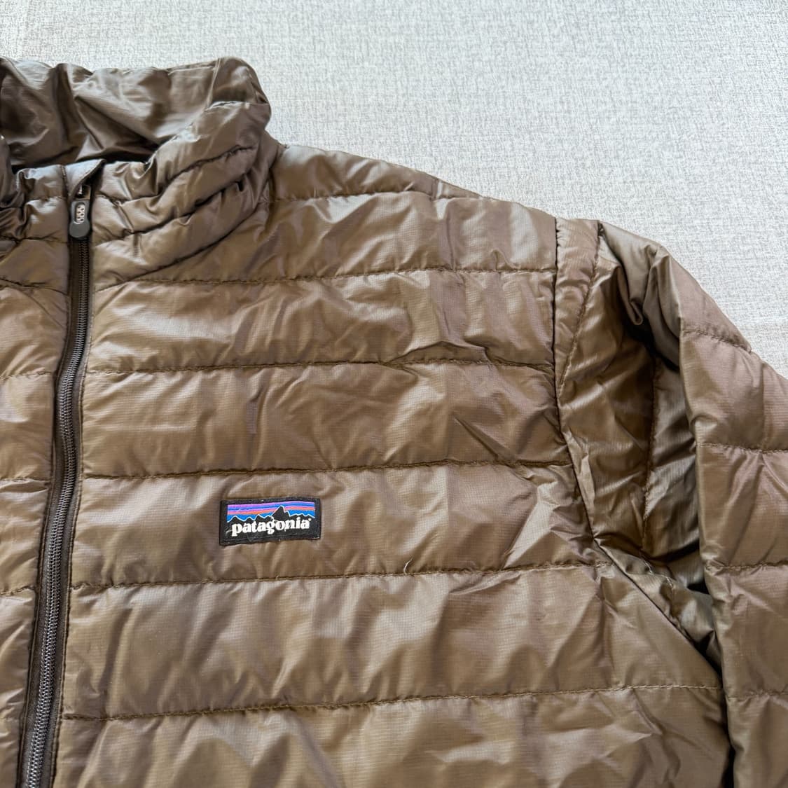 파타고니아 멘즈 경량패딩 브라운 상품이미지2