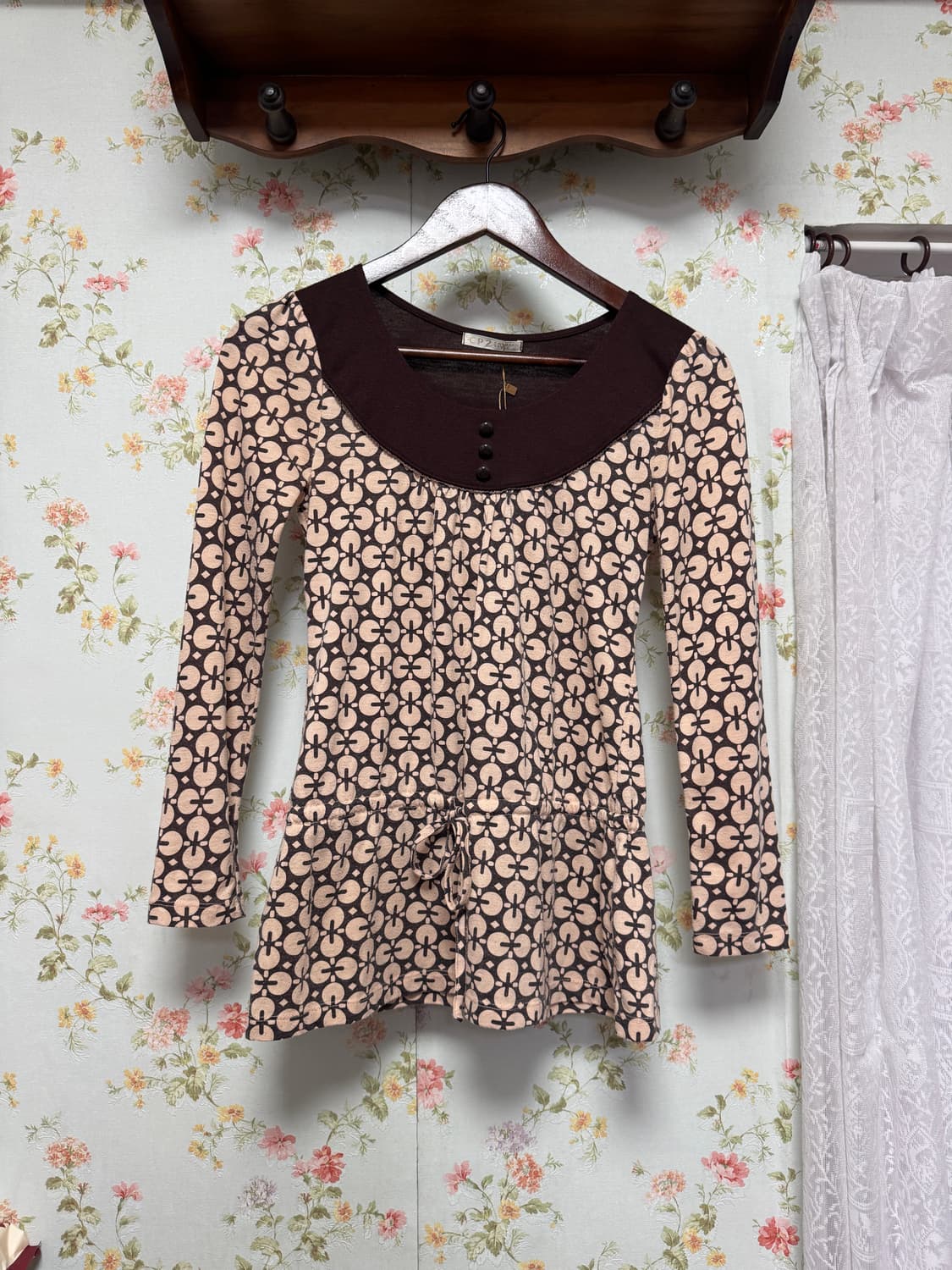 빈티지 패턴 페플럼 티셔츠 상품이미지1