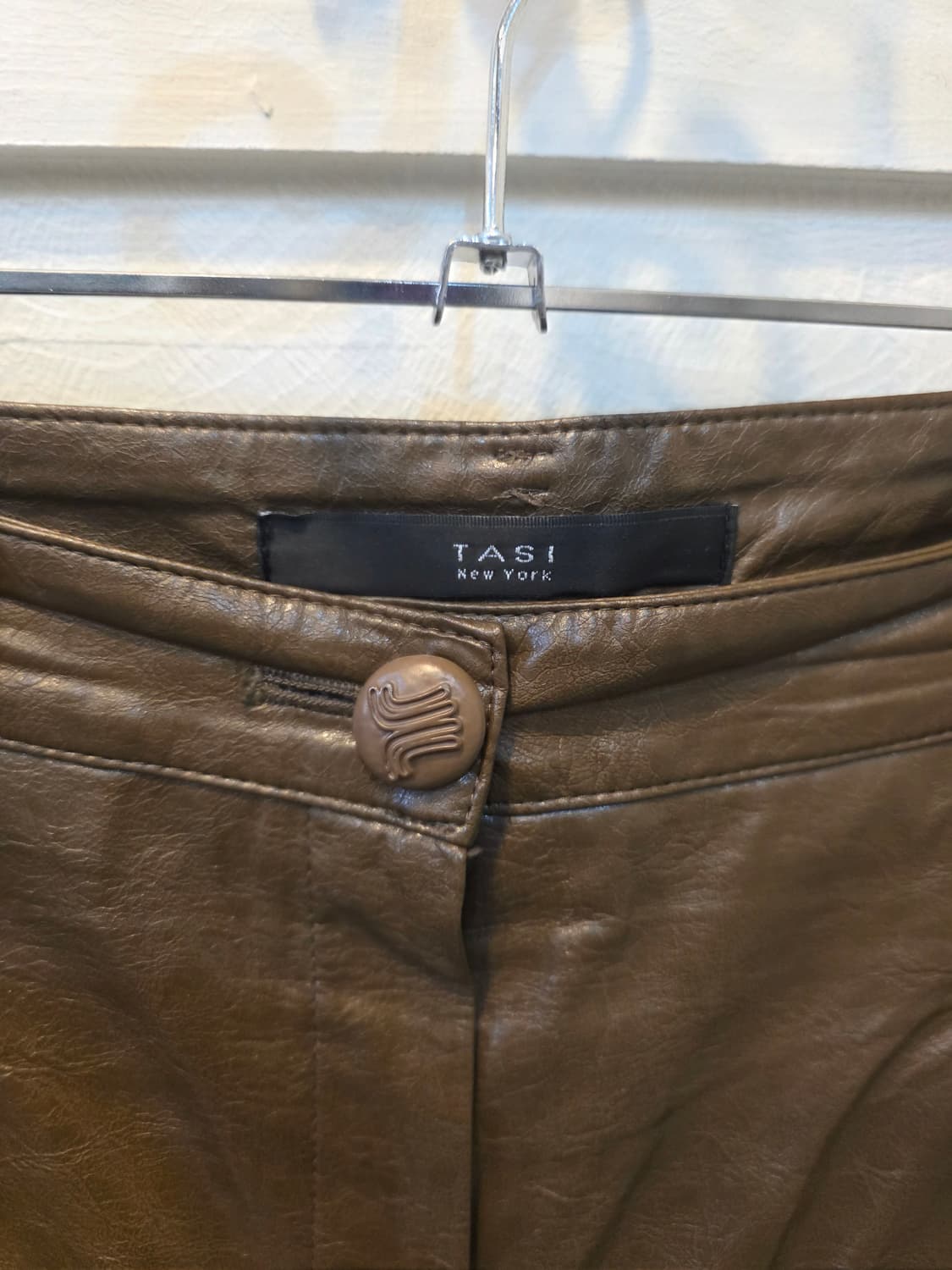 TASI 뉴욕 인조가죽 통반바지 브라운 상품이미지1