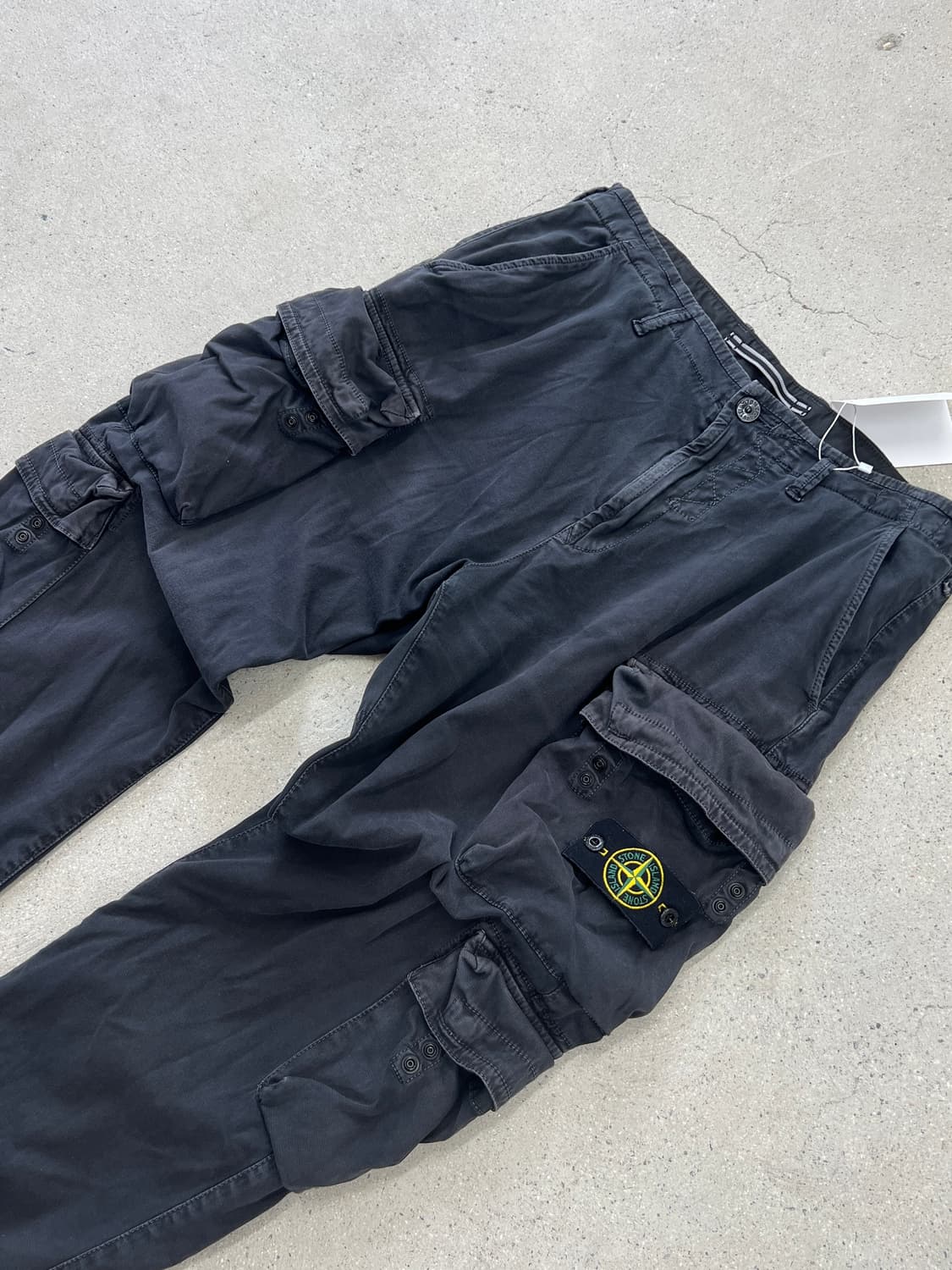 스톤아일랜드 멀티포켓 와펜 스트링 팬츠 상품이미지2