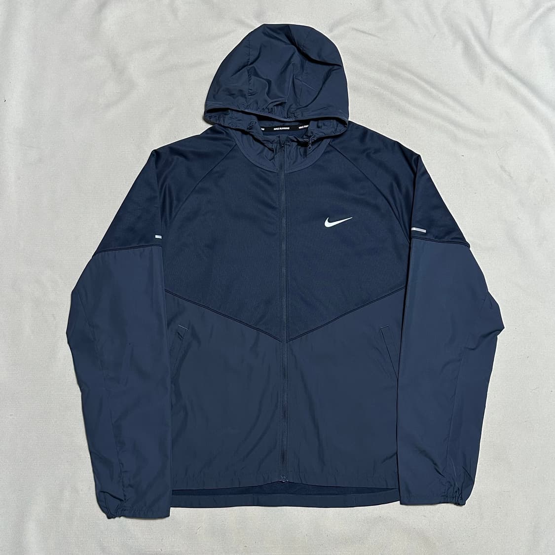 XXL 나이키 솔로스우시 러닝 트레이닝 자켓 상품이미지2