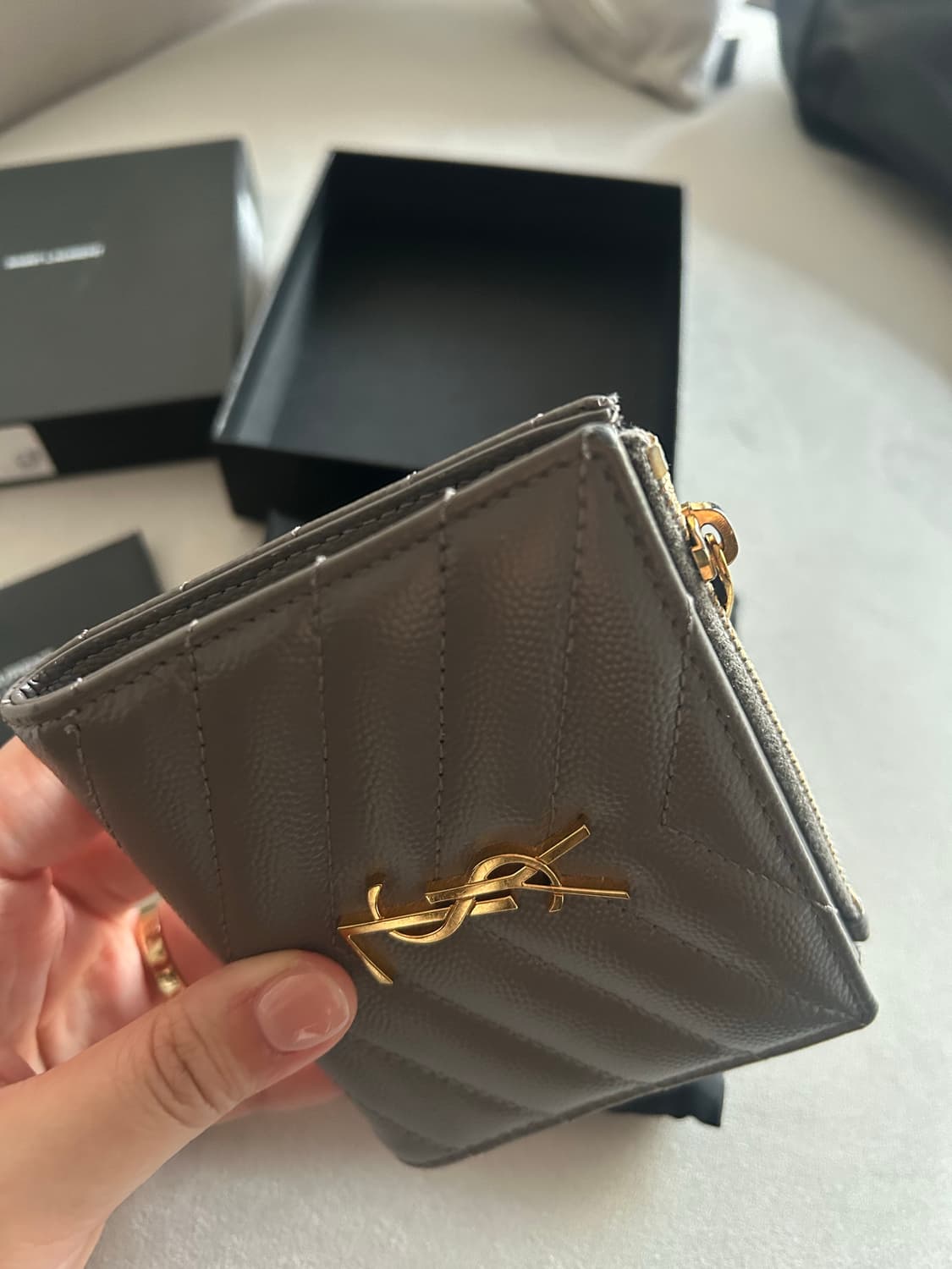 입생로랑 지갑 상품이미지6