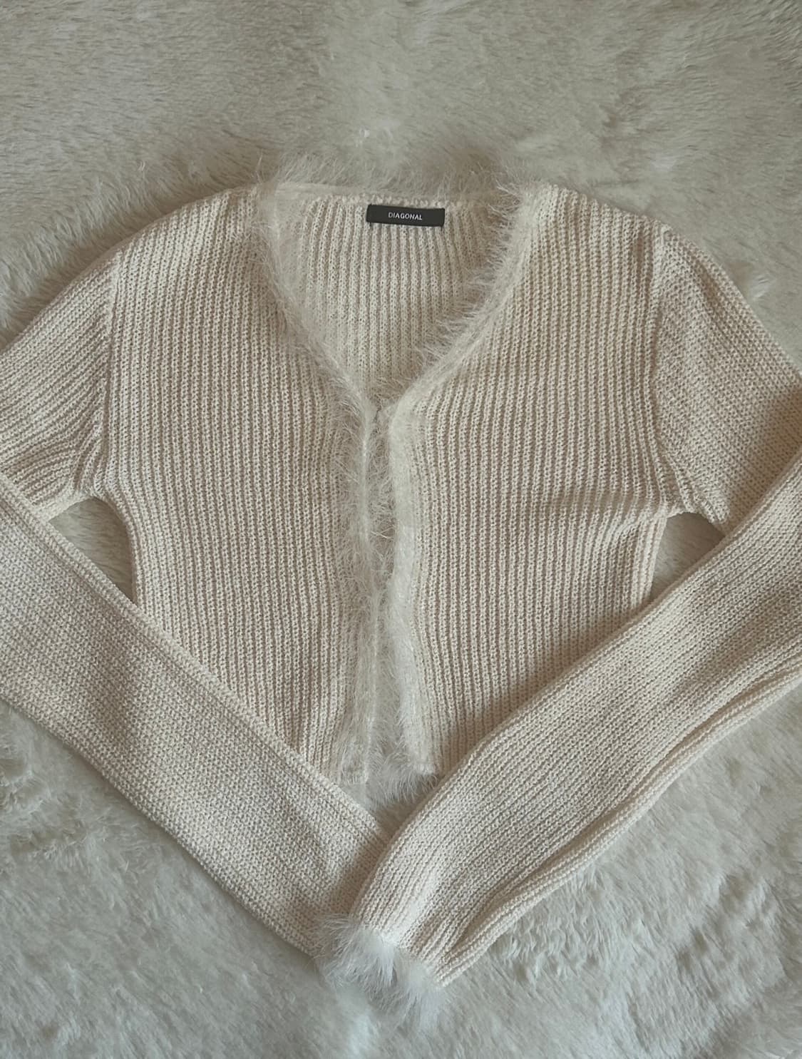 다이애그널 퍼 트리밍 가디건 아이보리 [레드벨벳 아이린, 한선화 착용] 상품이미지6