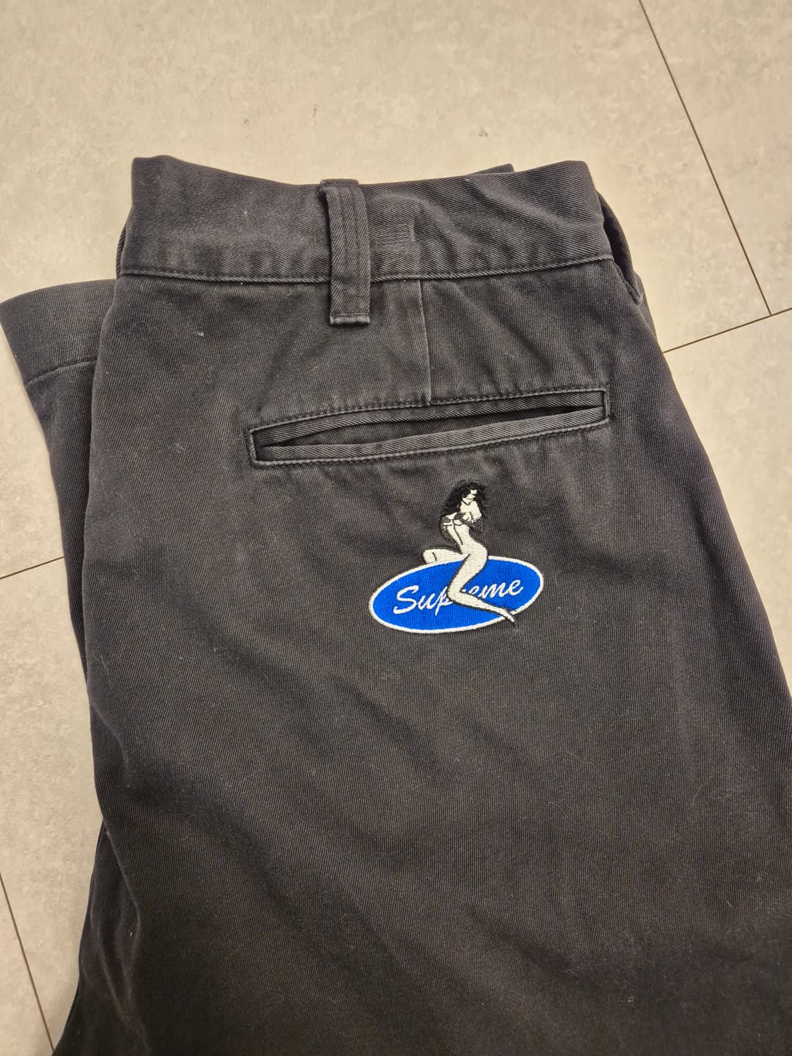 슈프림 핀업걸 치노팬츠 32 사이즈 블랙 상품이미지1