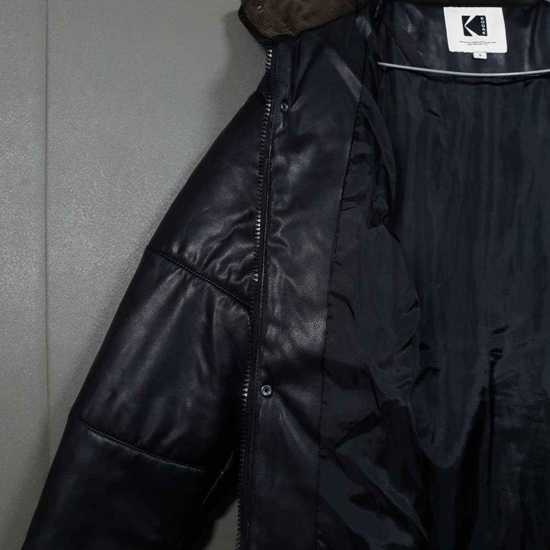 실측 XL) 코닥 신형 21FW 페이크 레더 하이넥 가죽 패딩 점퍼 블랙 상품이미지6