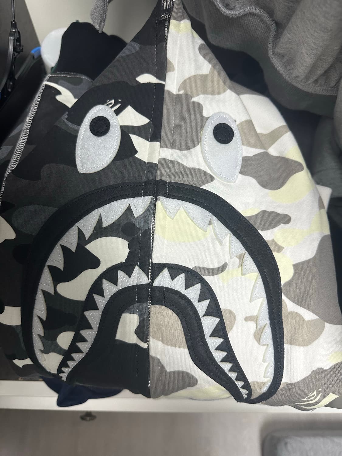 베이프 샤크후드 야광 상품이미지1