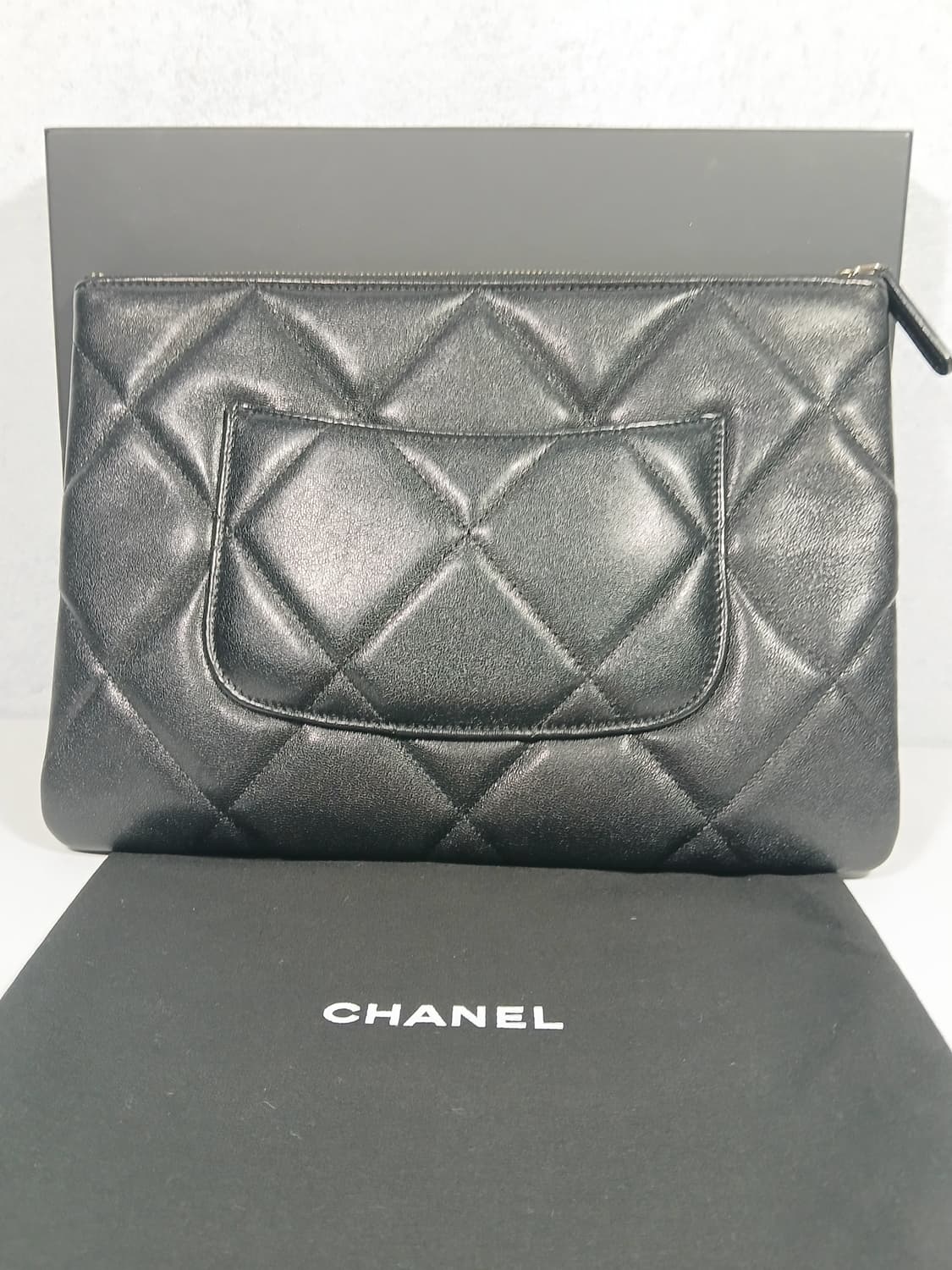 샤넬 19 클러치백 뉴미듐 AP0951 상품이미지5