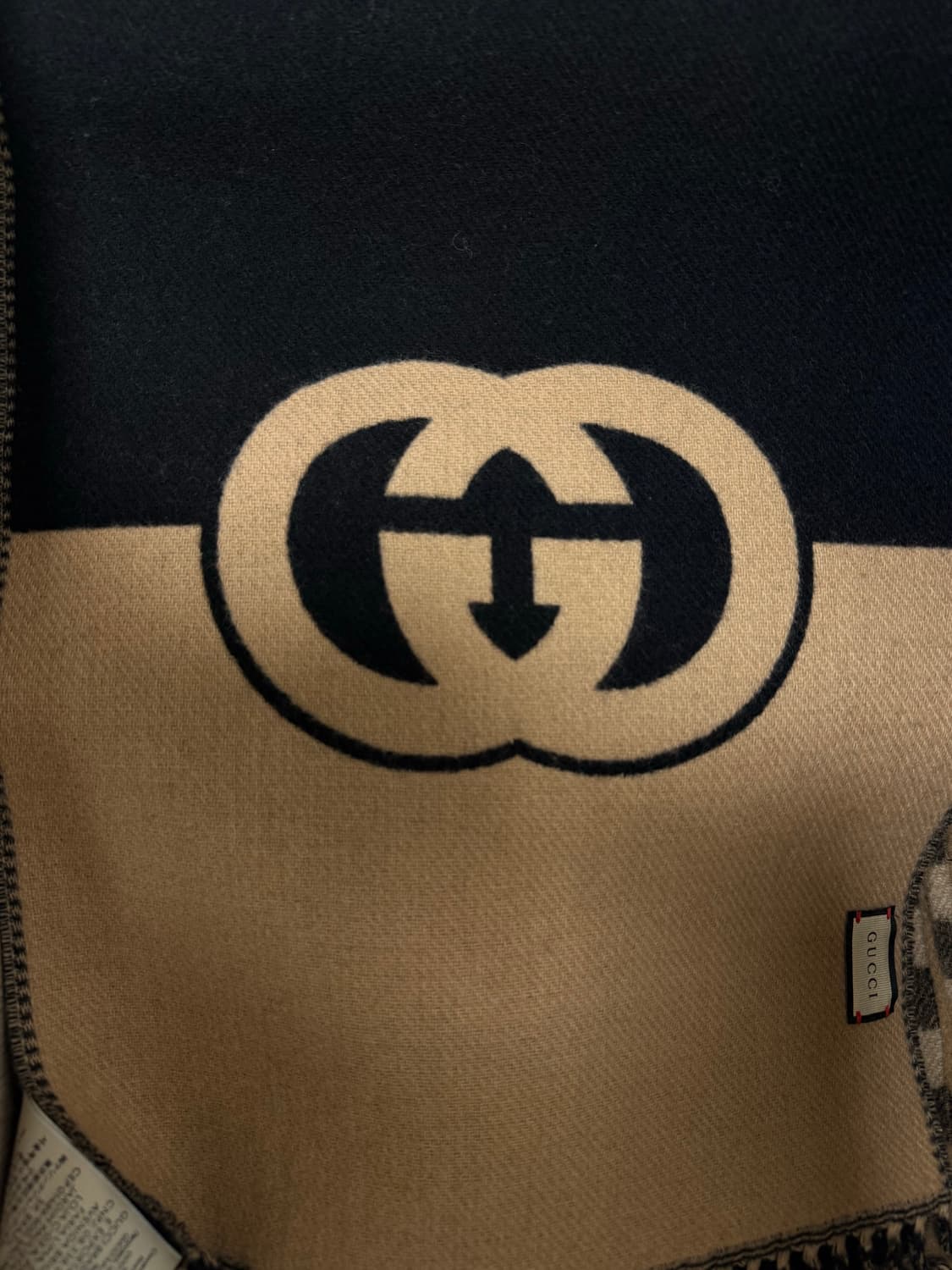 구찌 인터로킹G 머플러 상품이미지1