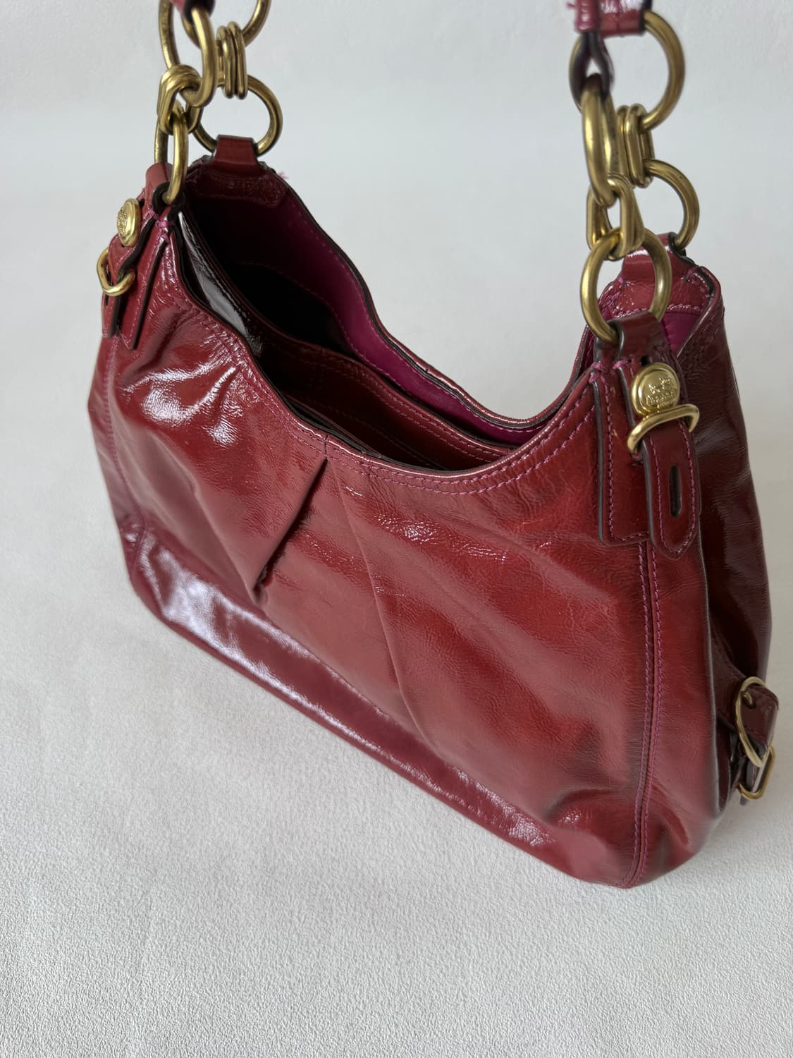 코치(COACH) 에나멜 레더 숄더백 상품이미지3