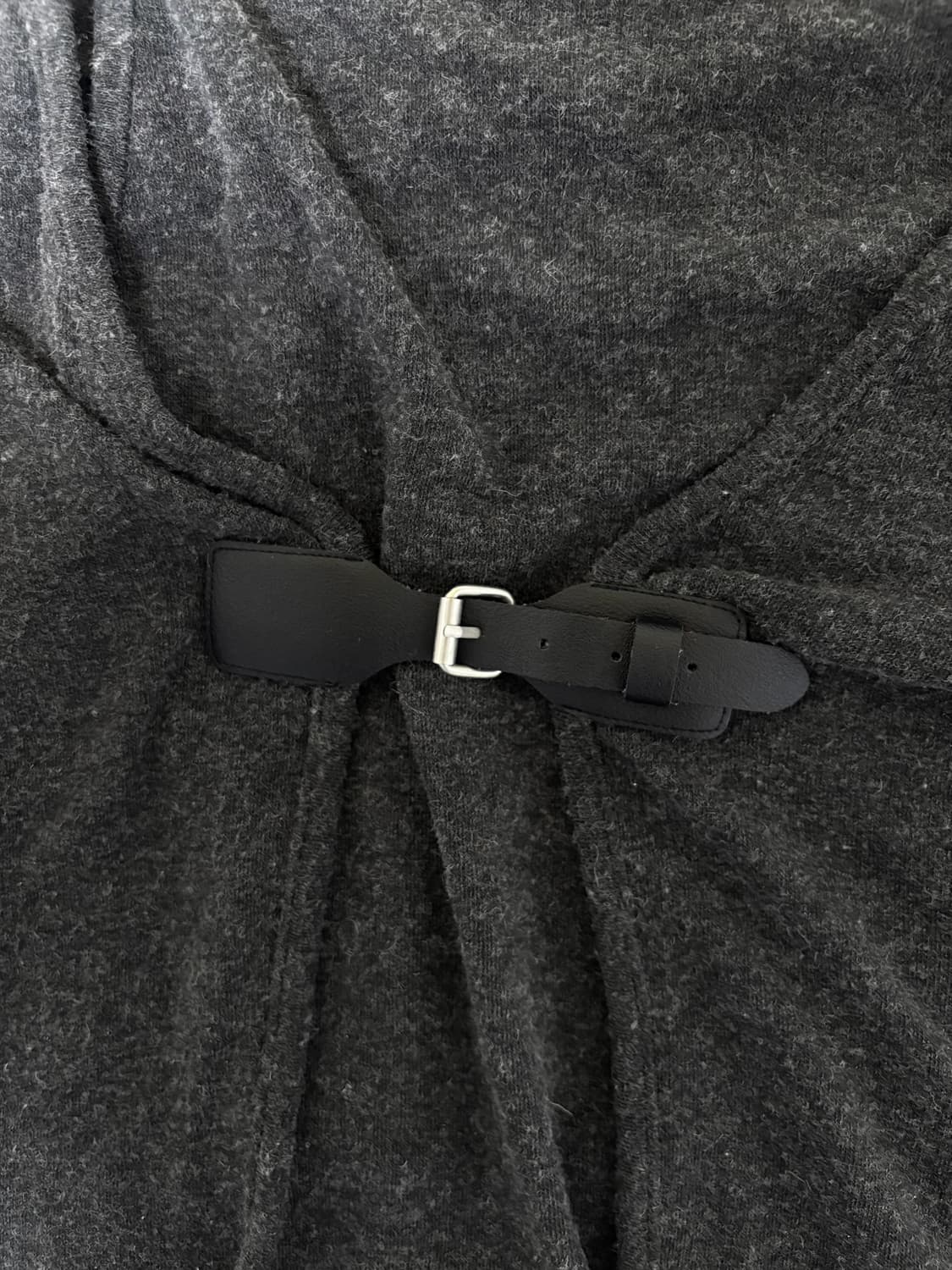 (경리 착용) 폴리수엠 앙고라 버클 가디건 세트 차콜 상품이미지6