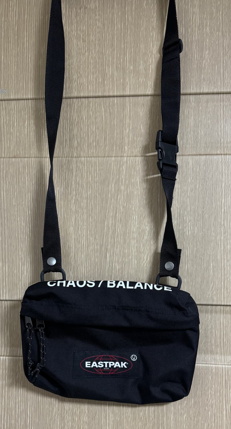 이스트팩 언더커버 크로스백 상품이미지1