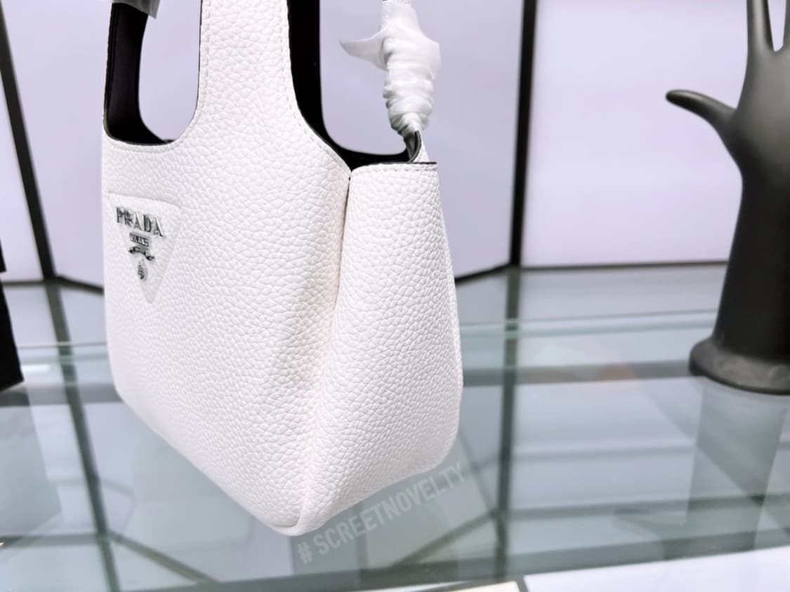 프라다 뷰티 레더 미니 토드백 화이트 풀박스 무료배송 상품이미지9
