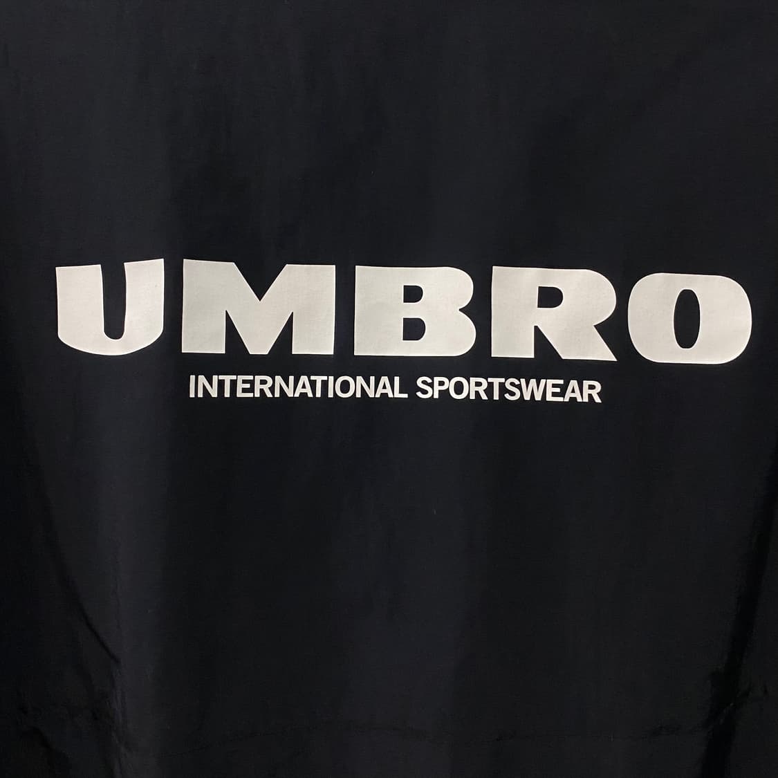 엄브로 스텐넥 투웨이 웜업 바람막이 상품이미지6