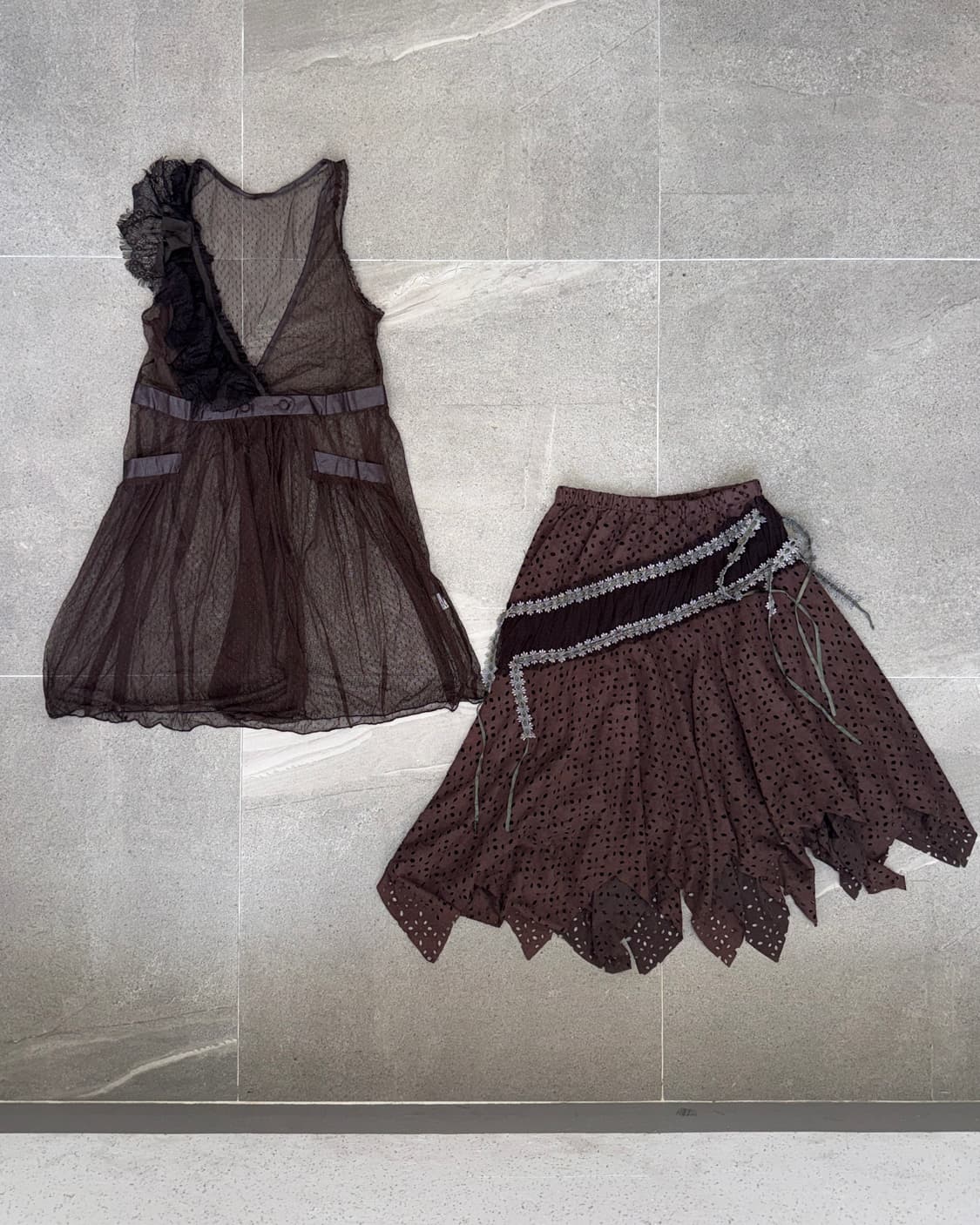 Dark brown ruffle lace button mesh ops 상품이미지1
