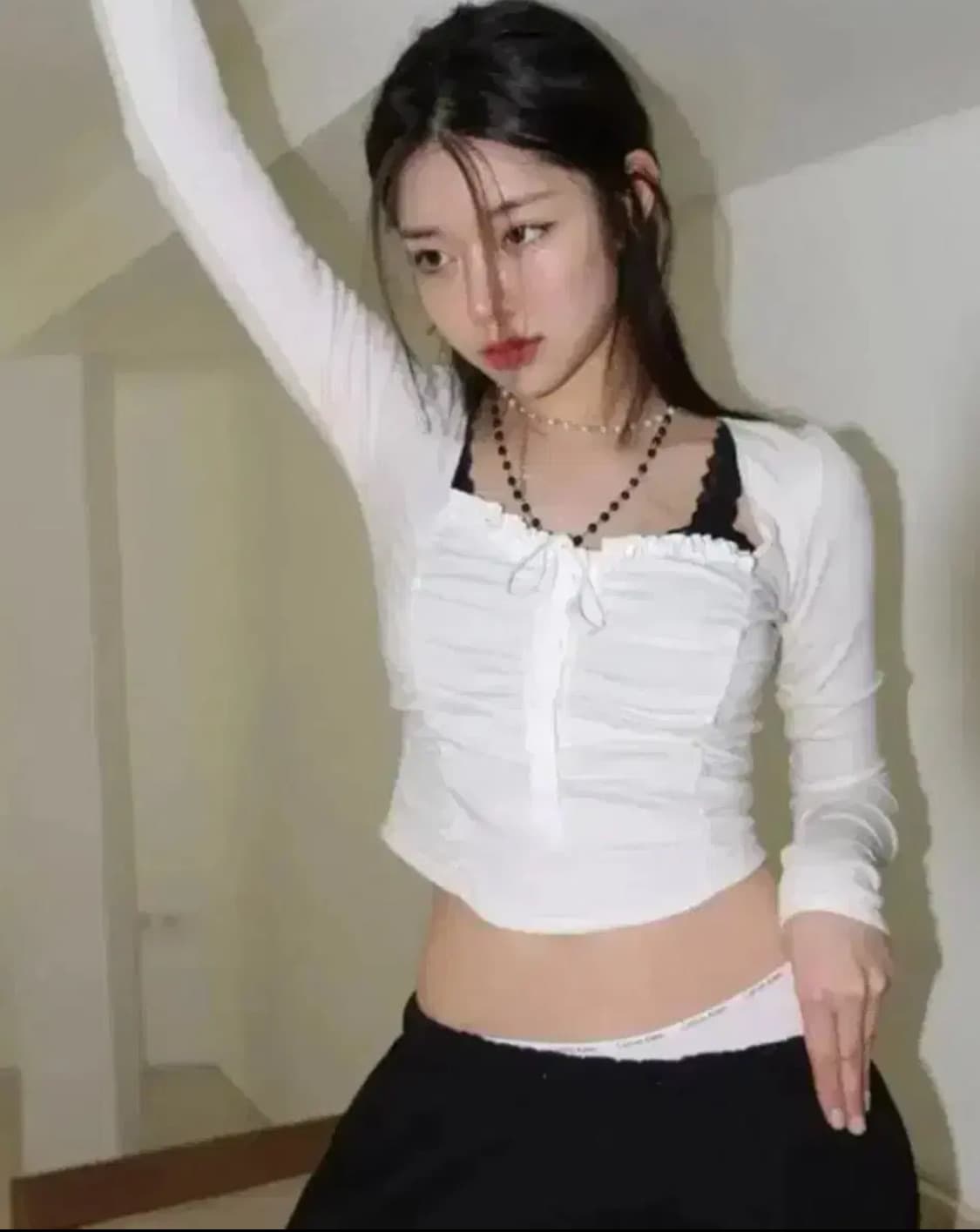 드라이로즈 셔링 레이스 버튼 탑 상품이미지1