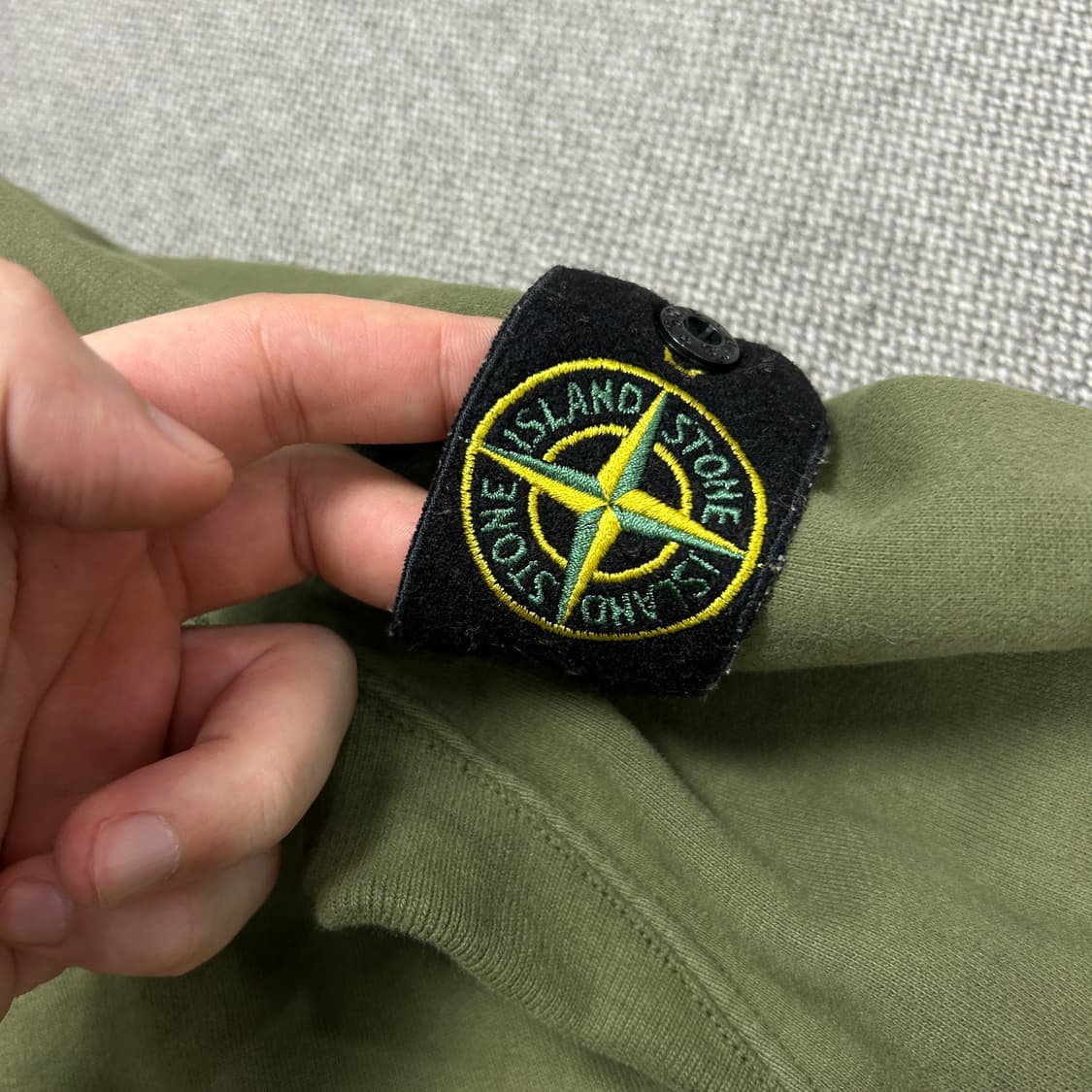 스톤아일랜드 카키 와펜 맨투맨(S) 상품이미지7