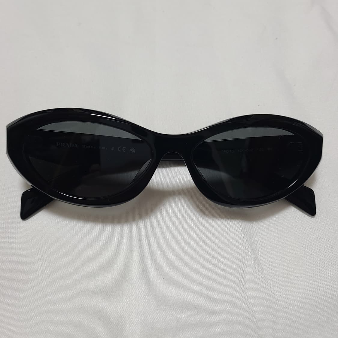 프라다 심볼 선글라스 슬레이트 그레이 렌즈 얼터너티브 핏 상품이미지4