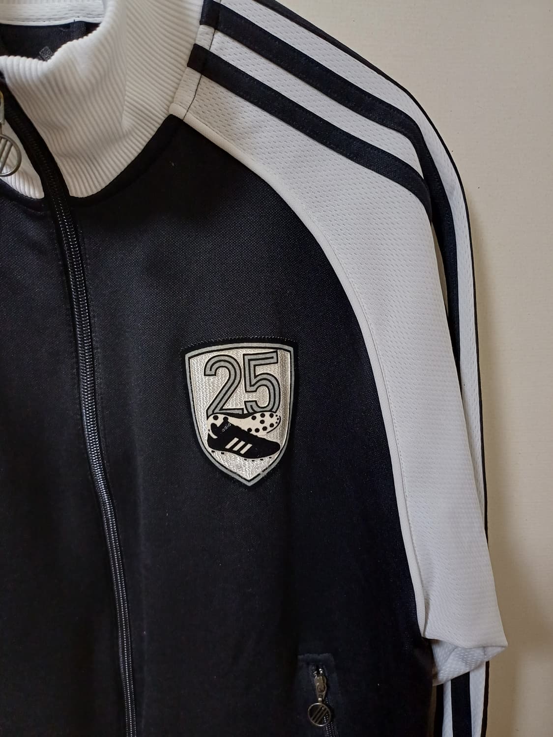 아디다스  25주년 기념 검흰 트랙탑 져지 상품이미지3