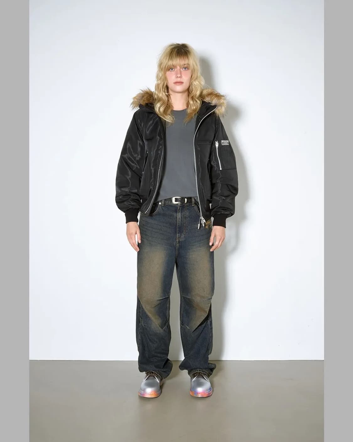 더뮤지엄비지터 퍼후드 메탈 로고 MA-1 점퍼 블랙 S 상품이미지2