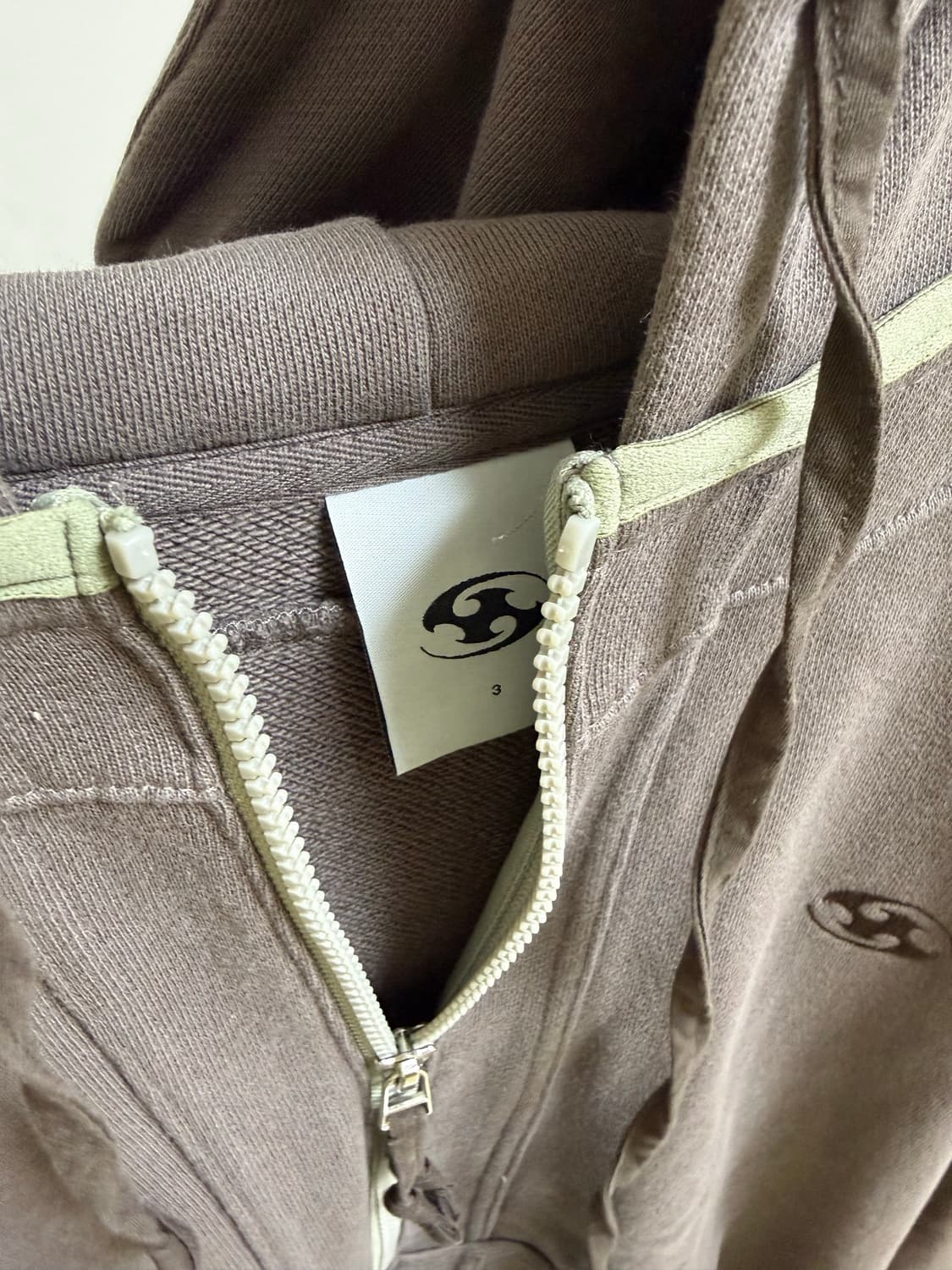 산산기어 오블리크 후디 집업 애쉬 브라운 상품이미지4