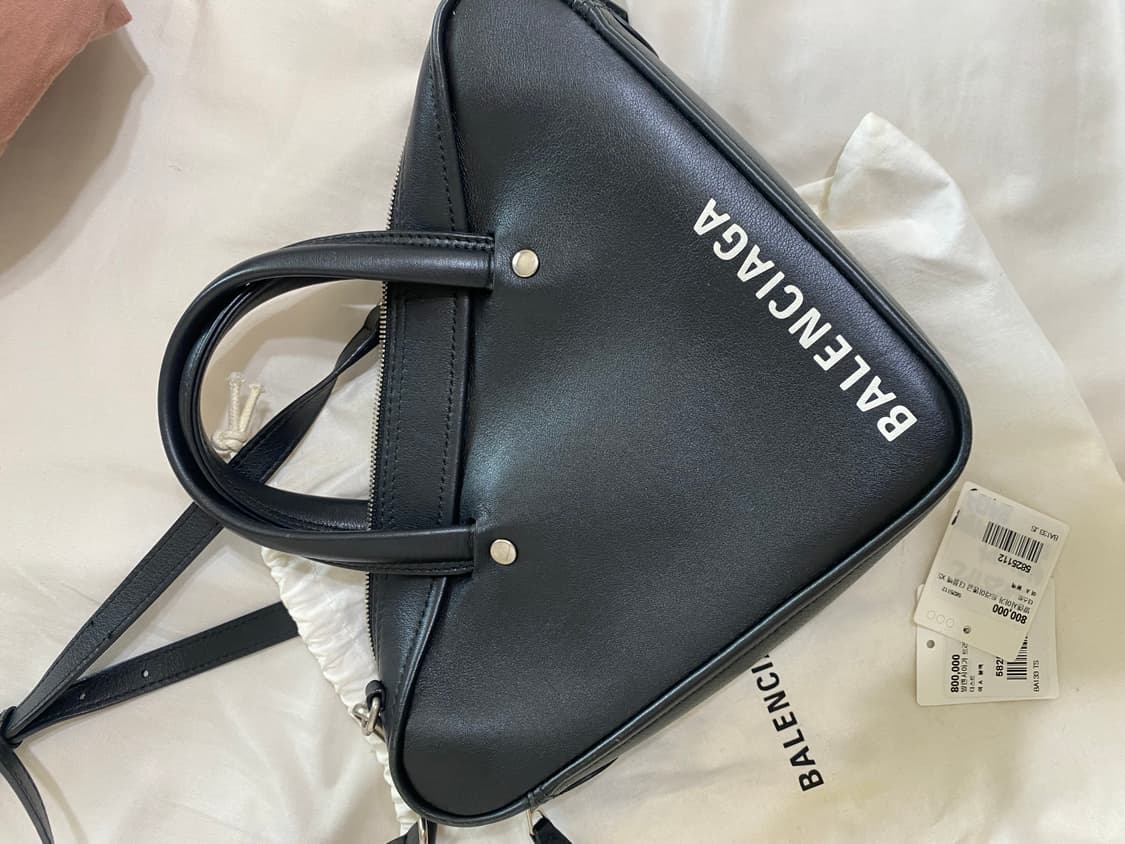 발렌시아가 트라이앵글백 xs 상품이미지1