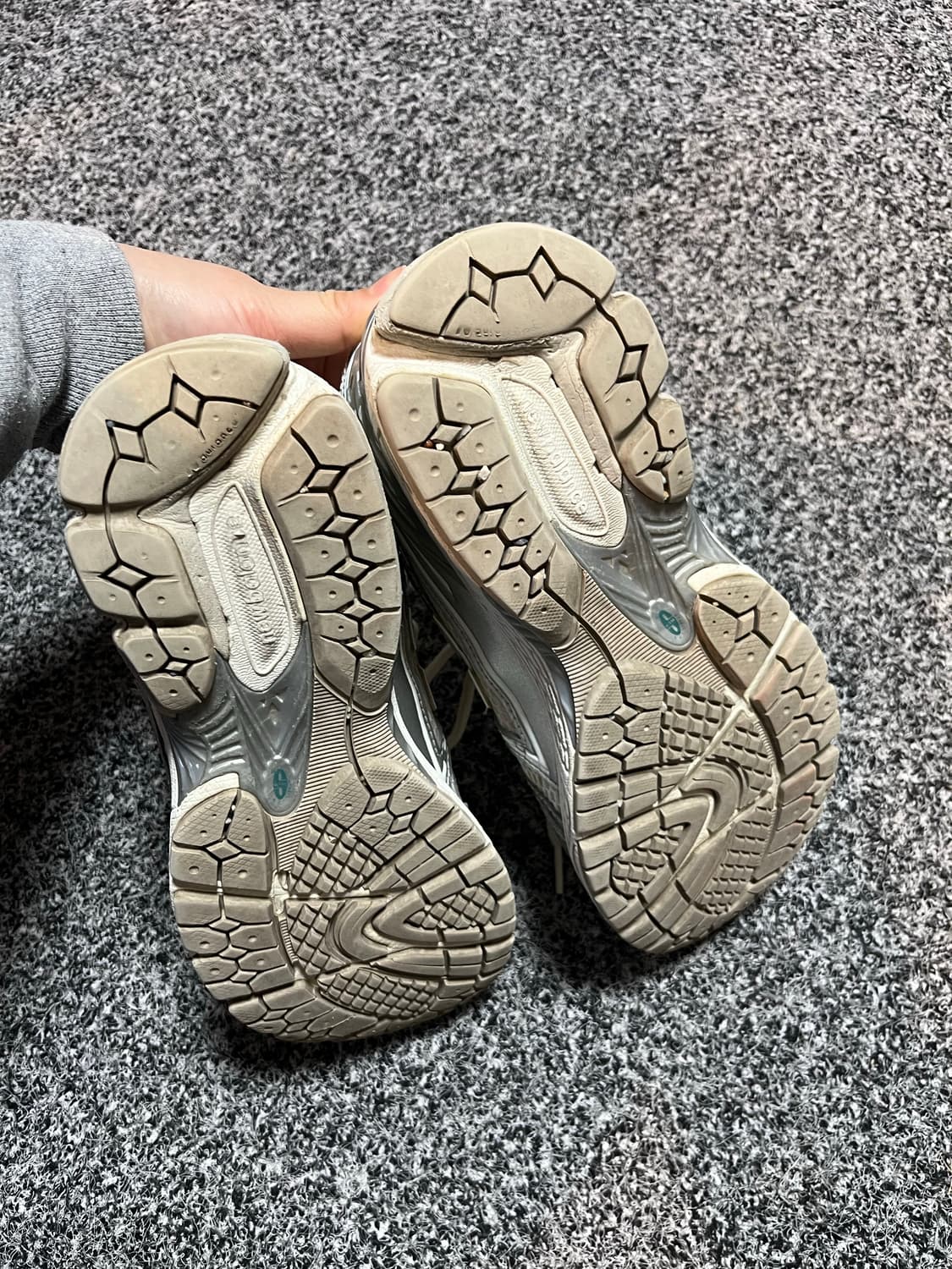 뉴발란스 1906R 화이트 메탈 실버 런닝화 260 상품이미지6