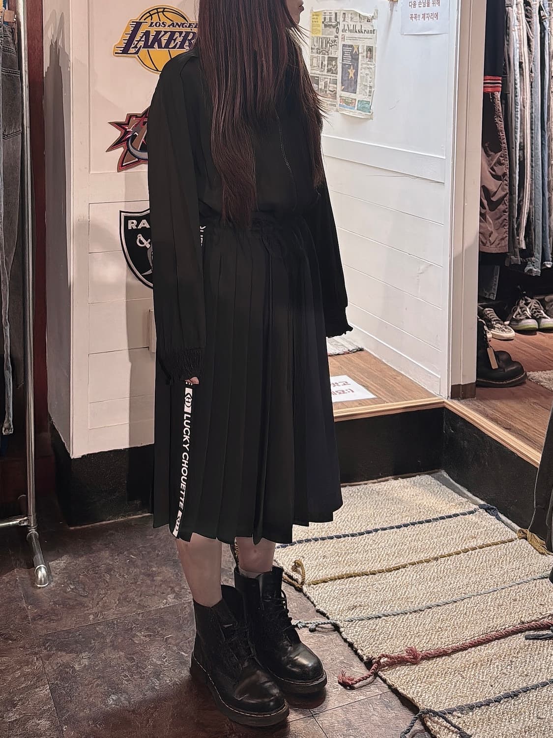 럭키슈에뜨 플리츠 쉬폰 지퍼 디테일 셔링 배색 로고 롱 원피스 36 상품이미지10