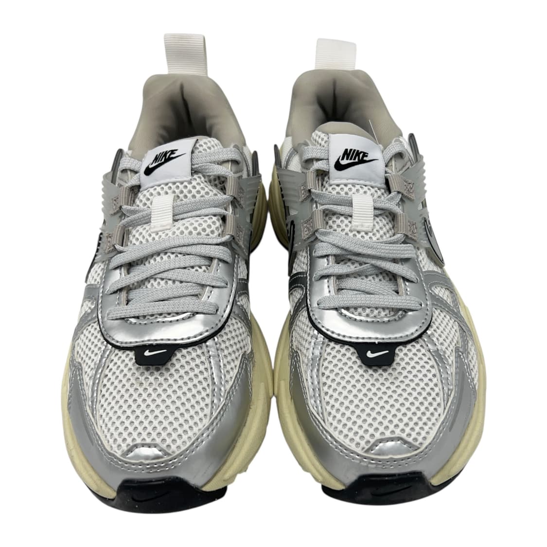 240 나이키 V2K 런 서밋 화이트 메탈릭 실버 상품이미지4