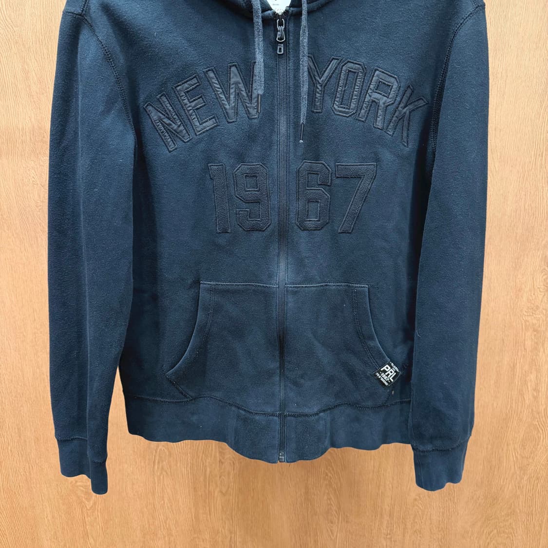 폴로 랄프 로렌 후드 집업 엠보싱 레터링 포켓 로고 탭 디테일 블랙 상품이미지5